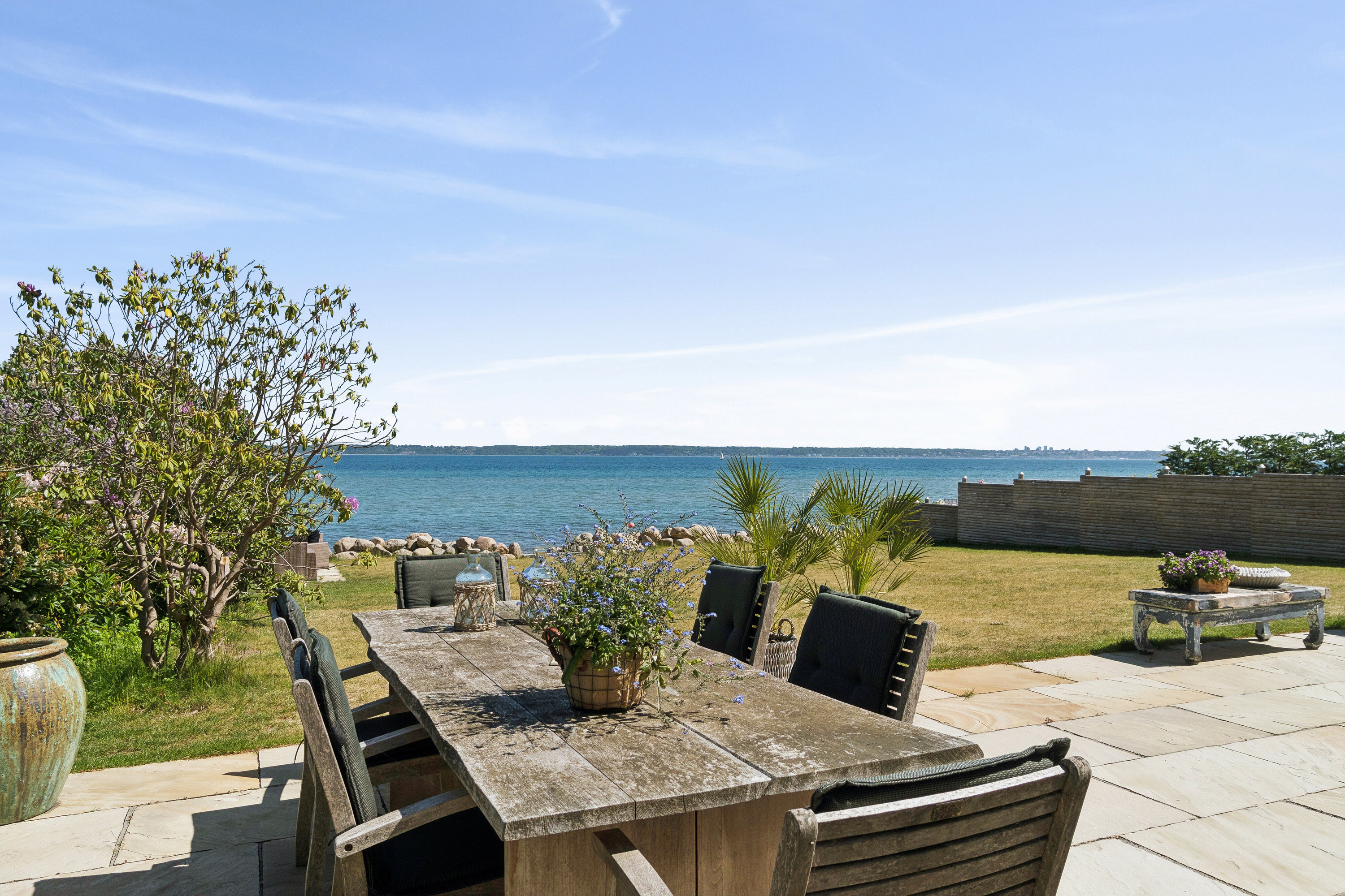 Fremhævet terrasse billede i fuldskærmstilstand. Billede af Nordre Strandvej 76C, 3000 Helsingør