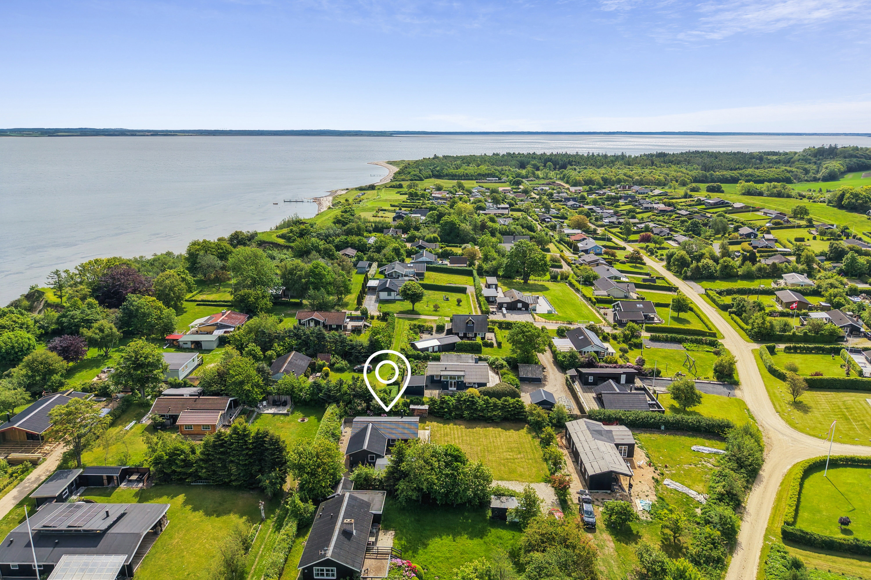 Fremhævet luftfoto billede i fuldskærmstilstand. Billede af Stranddalen 19, Eskov, 7870 Roslev