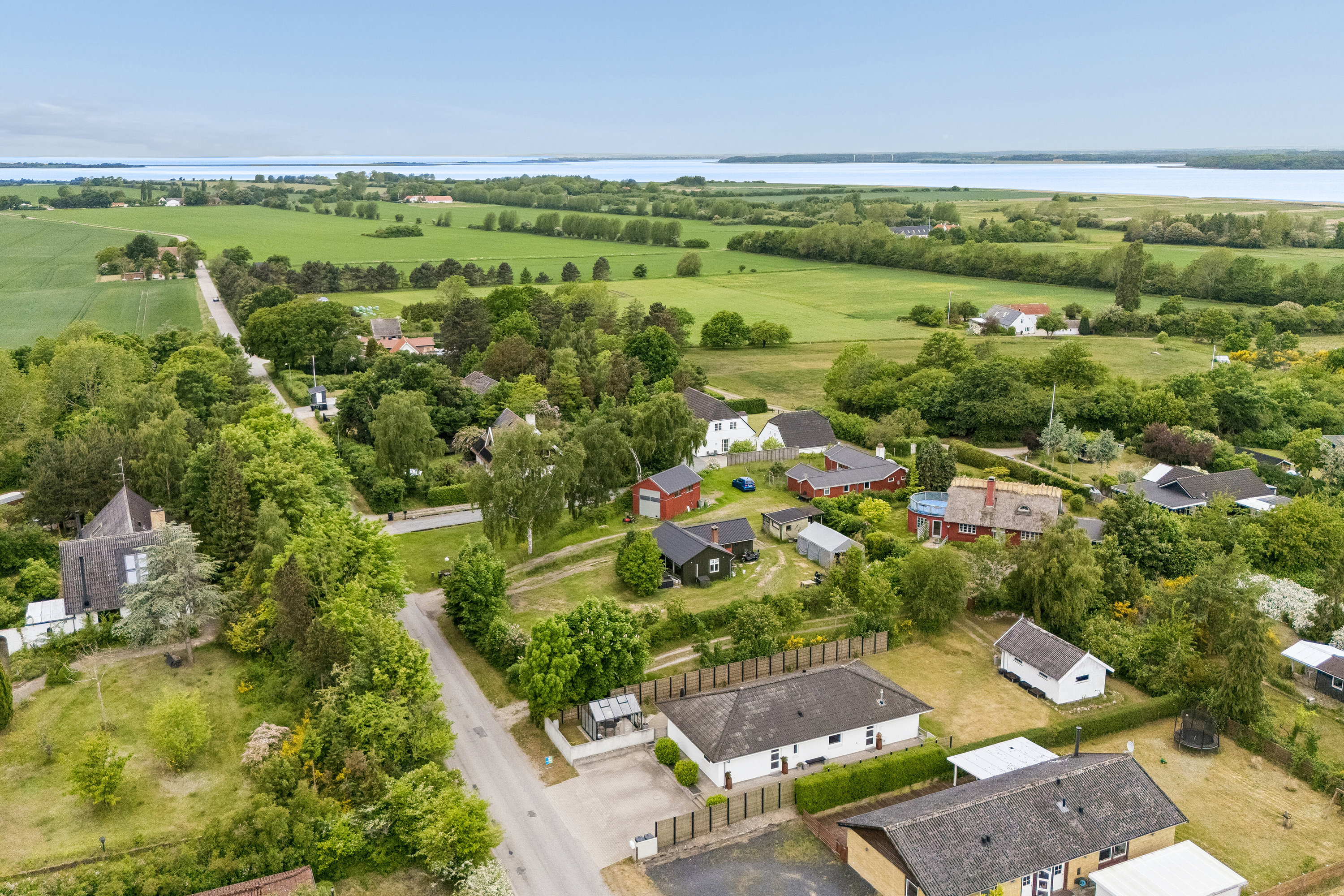 Fremhævet luftfoto billede i fuldskærmstilstand. Billede af Svinøvej 20, 4750 Lundby