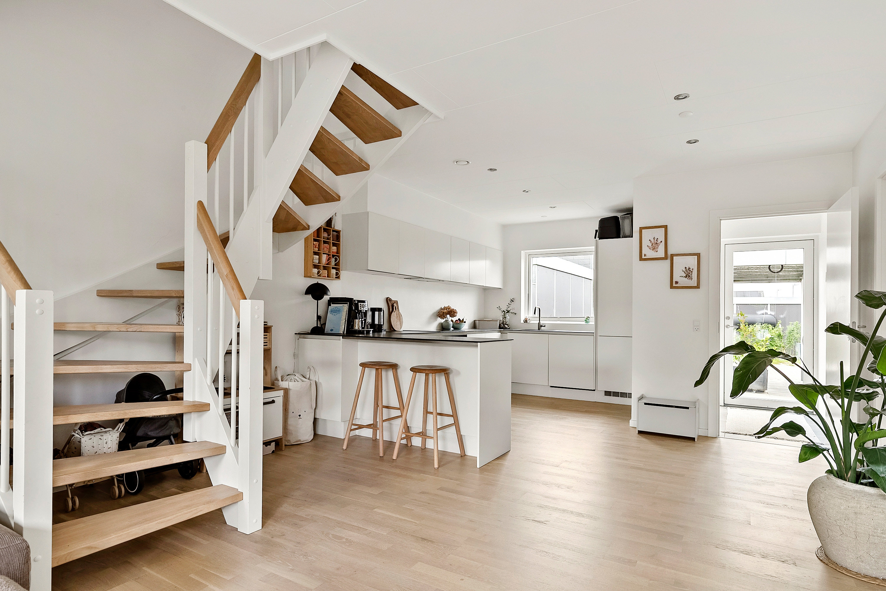 Fremhævet stue billede i fuldskærmstilstand. Billede af Østergårds Alle 99, 8362 Hørning