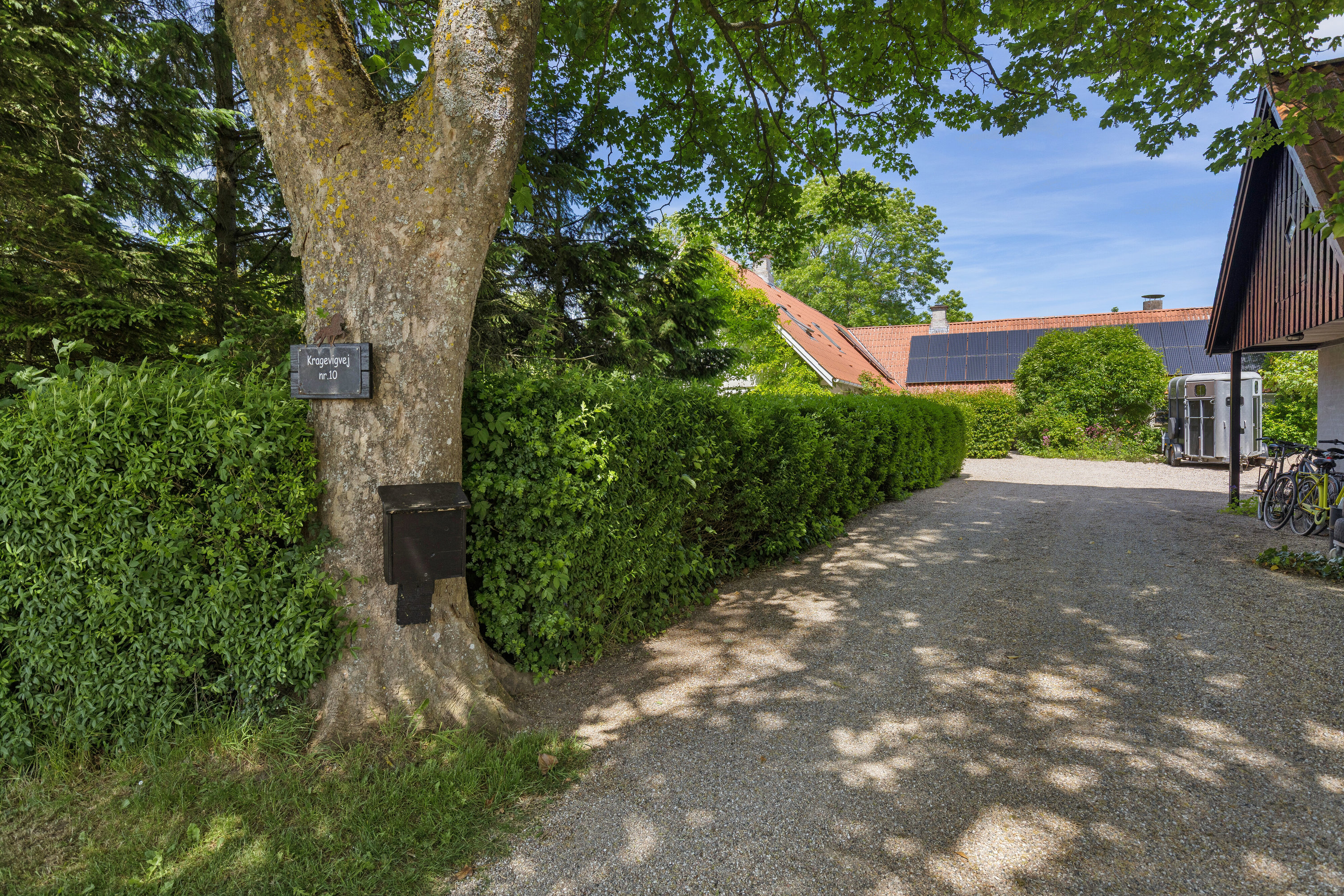 Fremhævet set fra vejen billede i fuldskærmstilstand. Billede af Kragevigvej 10, Kragerup, 4291 Ruds Vedby