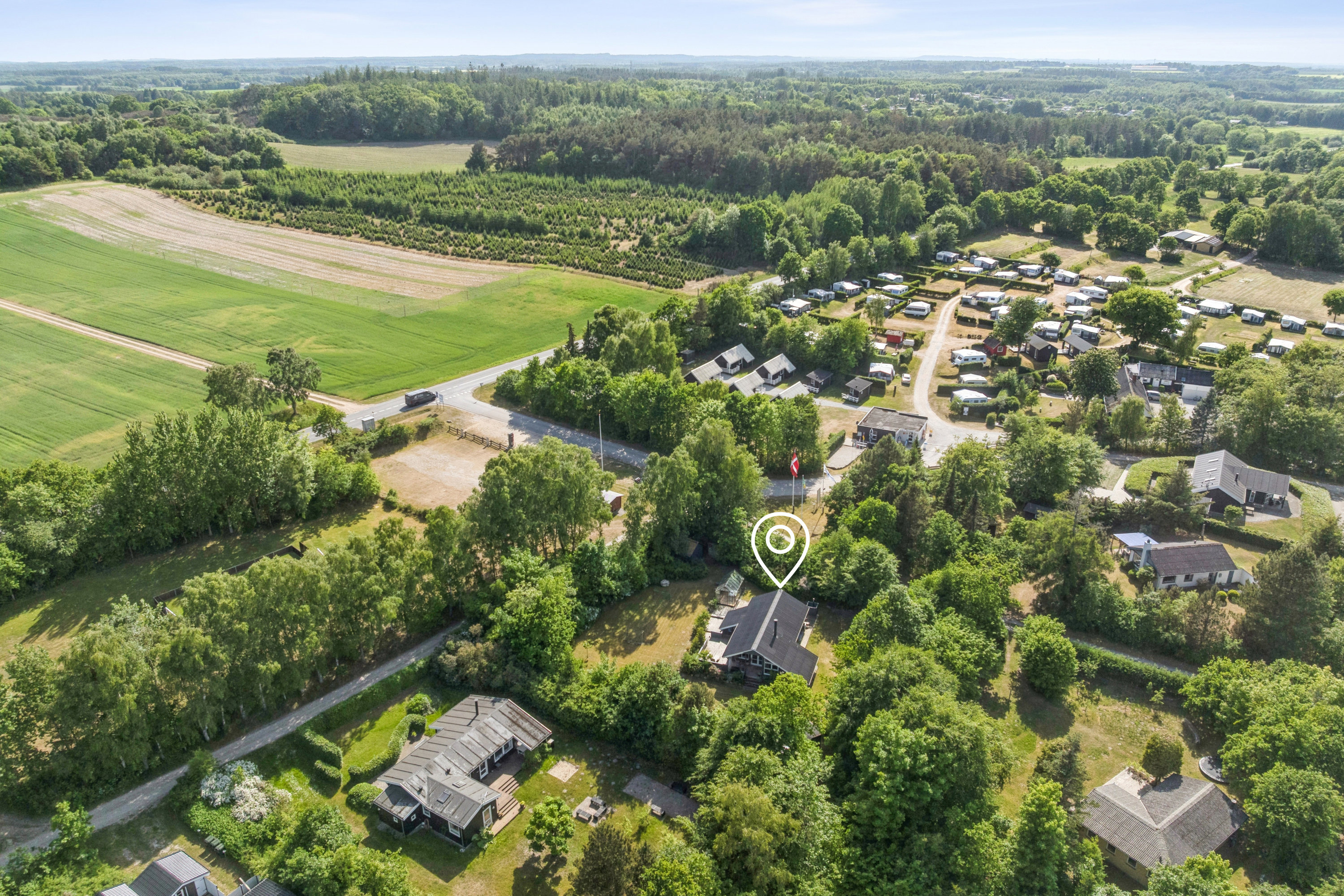 Fremhævet luftfoto billede i fuldskærmstilstand. Billede af Vibevej 2, Skovgårde, 8961 Allingåbro