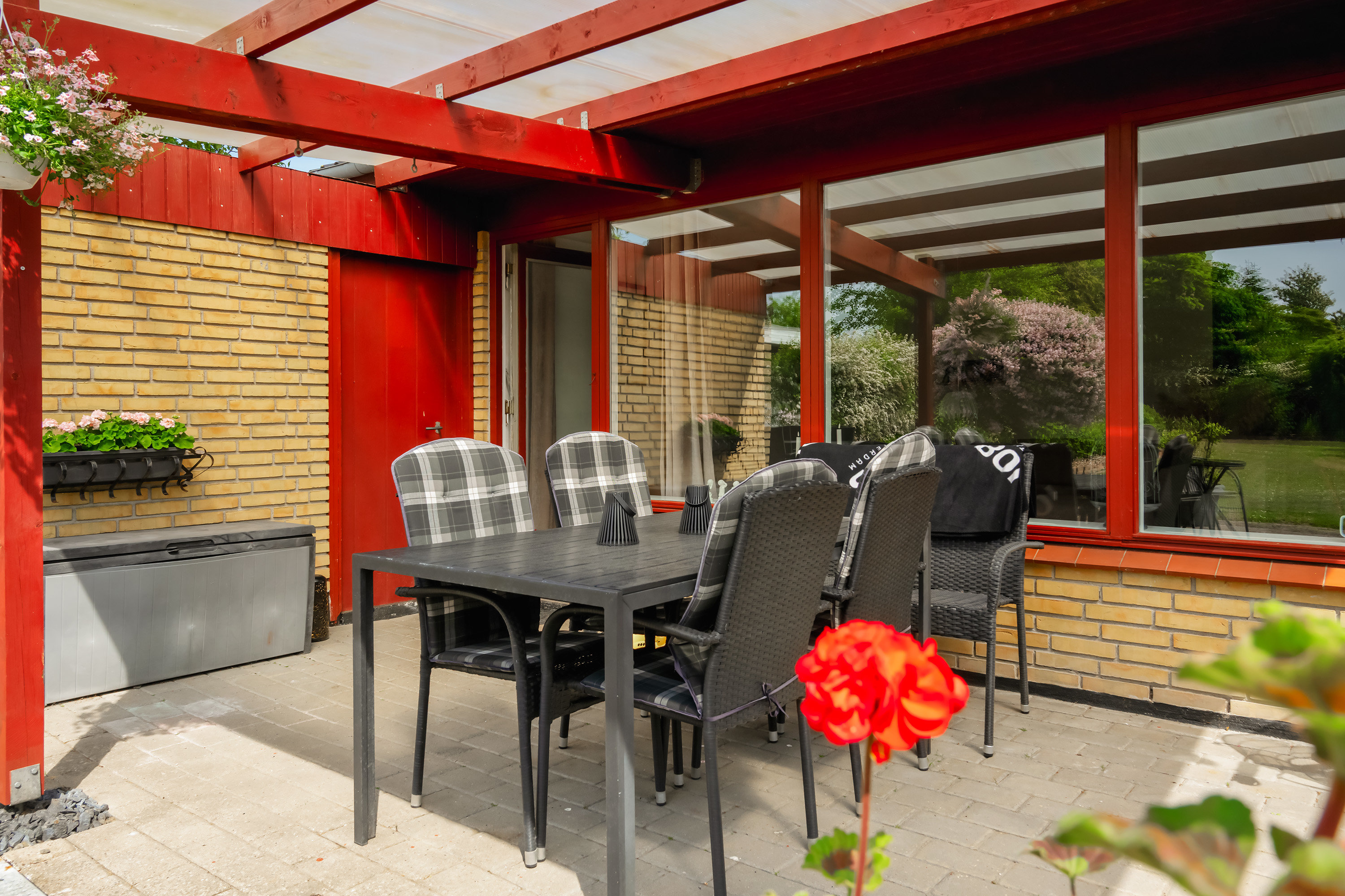 Fremhævet overdækket terrasse billede i fuldskærmstilstand. Billede af Hejmdalsvej 3, 4873 Væggerløse