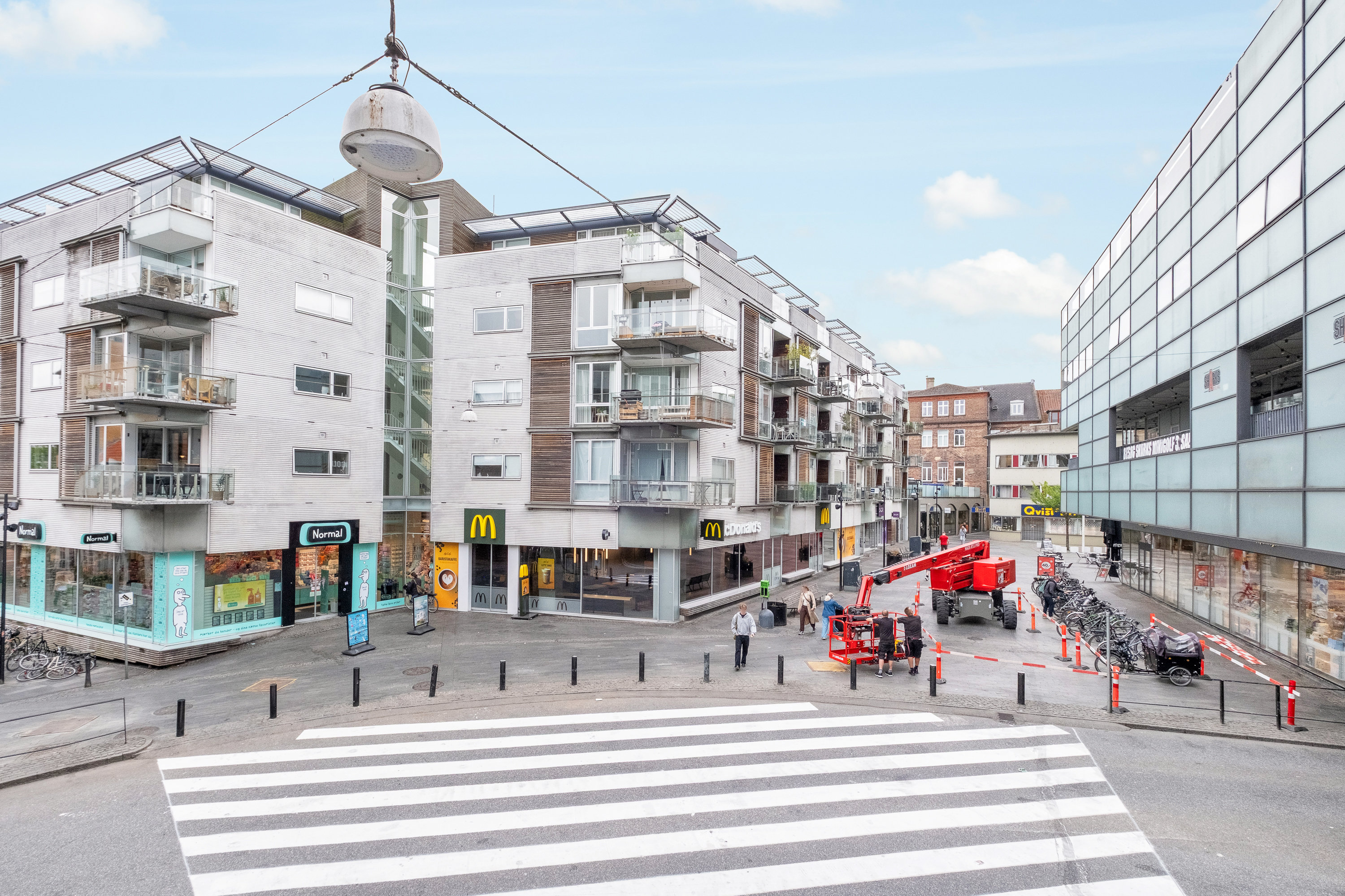 Fremhævet facade billede i fuldskærmstilstand. Billede af Telefontorvet 8, 3. 3., 8000 Aarhus C