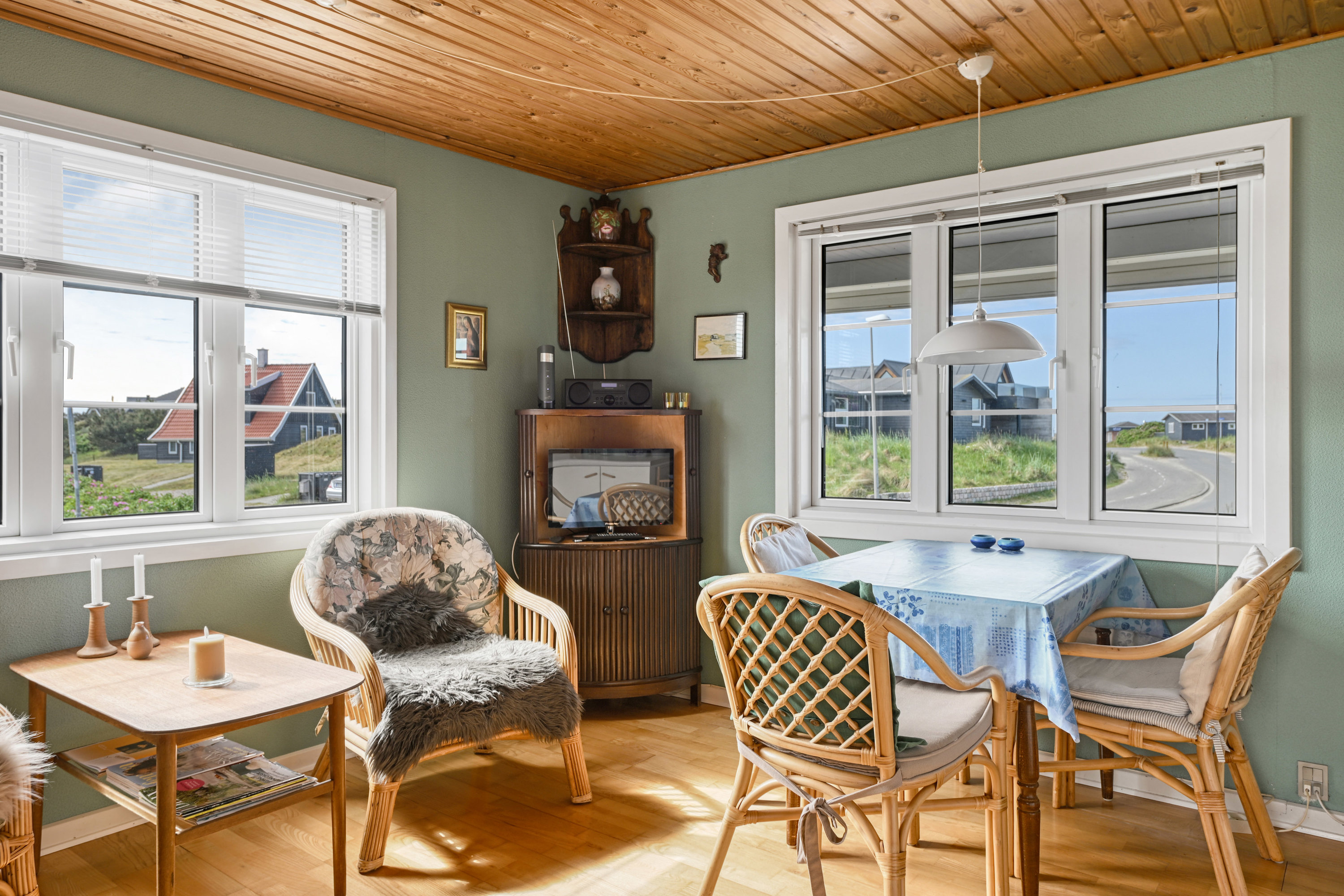 Fremhævet stue billede i fuldskærmstilstand. Billede af Kirkevejen 55, Rindby Strand, 6720 Fanø