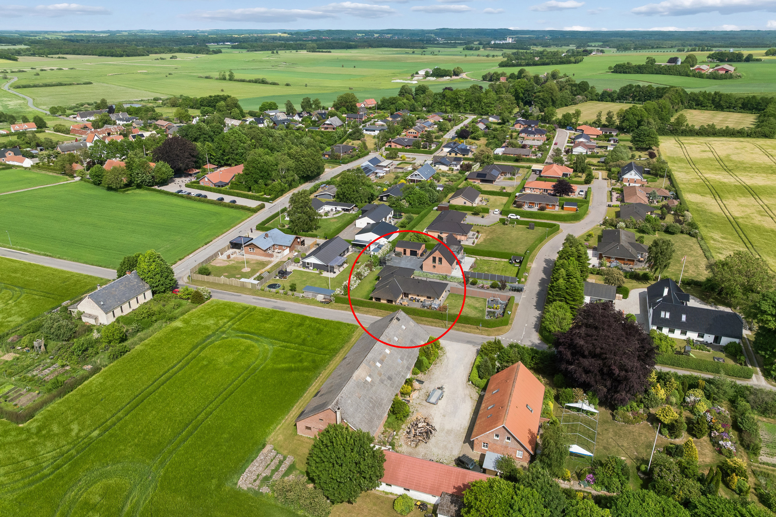 Fremhævet luftfoto billede i fuldskærmstilstand. Billede af Skovlundsvej 1, Ø Alling, 8963 Auning
