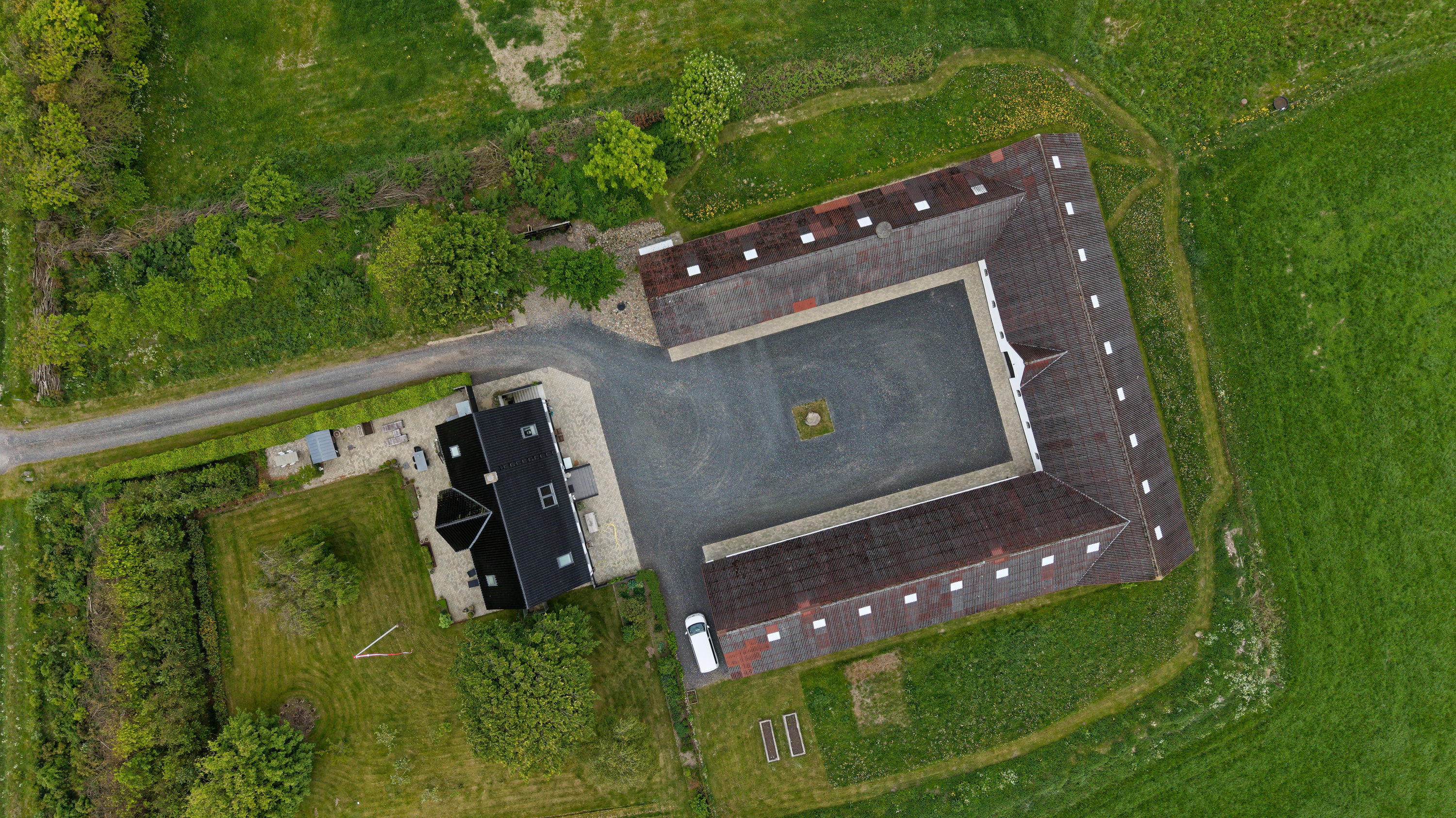 Fremhævet dronefoto billede i fuldskærmstilstand. Billede af Ålborgvej 281, 9800 Hjørring