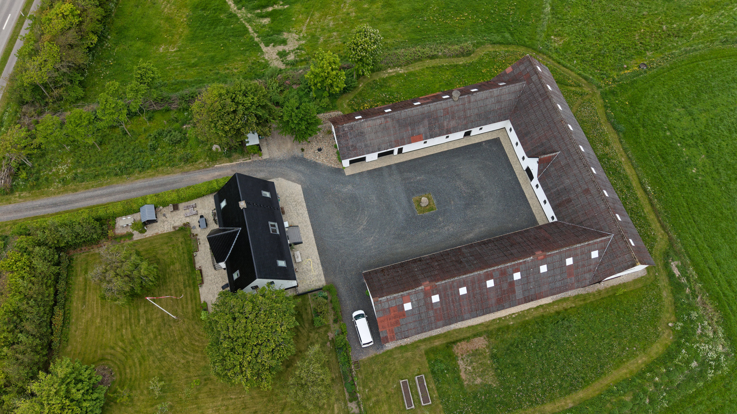 Fremhævet dronefoto billede i fuldskærmstilstand. Billede af Ålborgvej 281, 9800 Hjørring