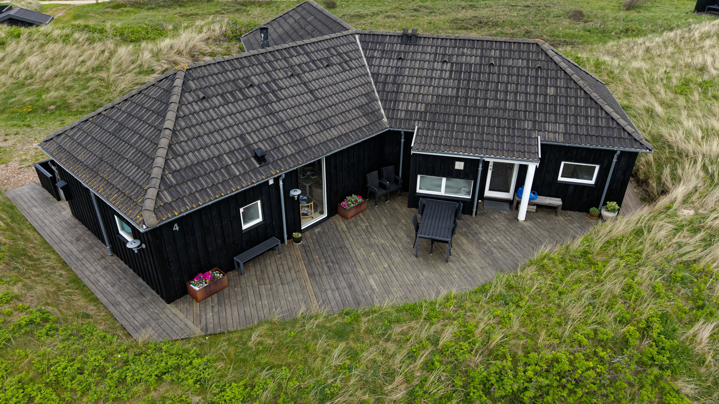Fremhævet dronefoto billede i fuldskærmstilstand. Billede af Ingeborghusvej 4, Tornby, 9850 Hirtshals