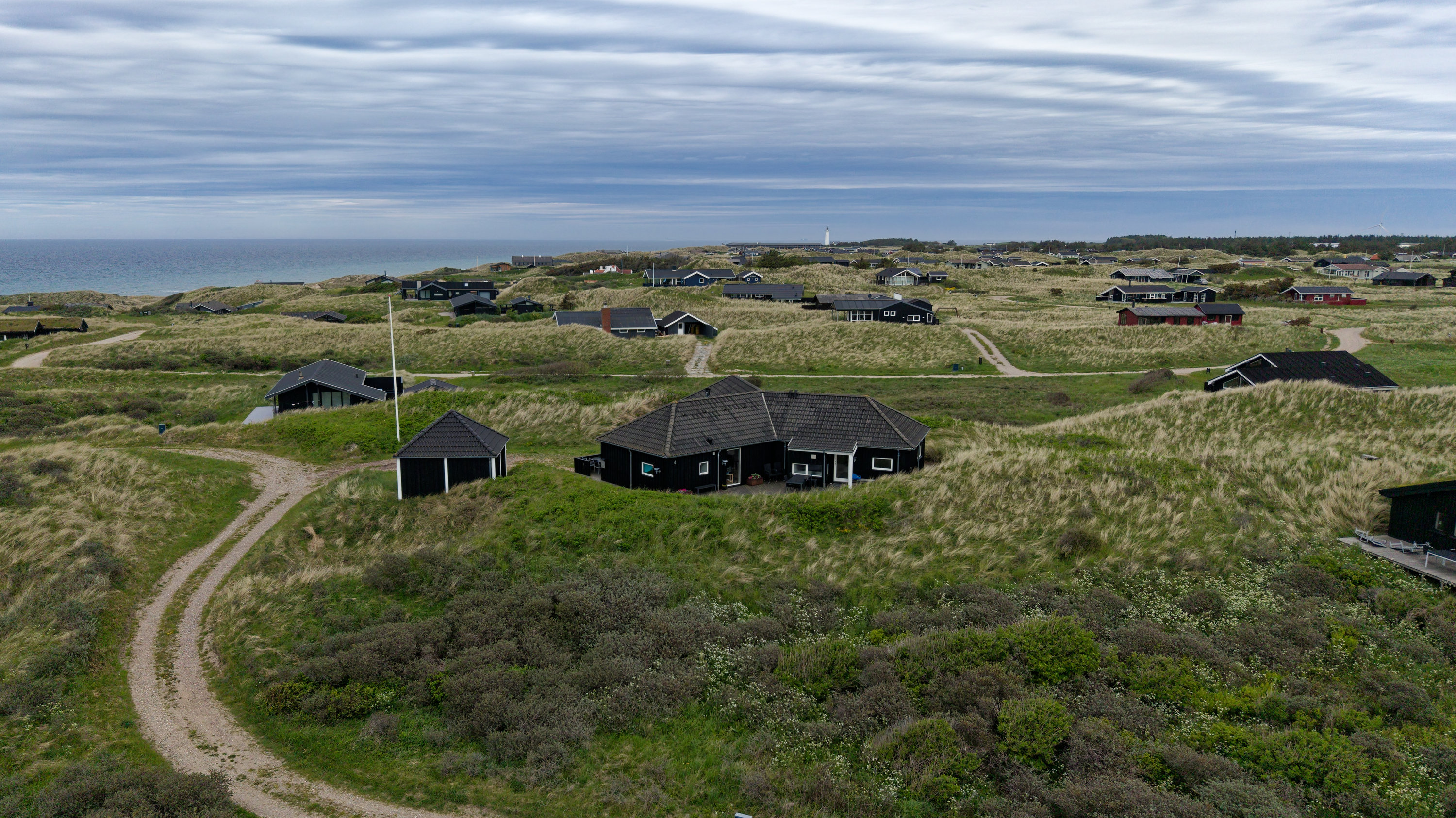Fremhævet dronefoto billede i fuldskærmstilstand. Billede af Ingeborghusvej 4, Tornby, 9850 Hirtshals