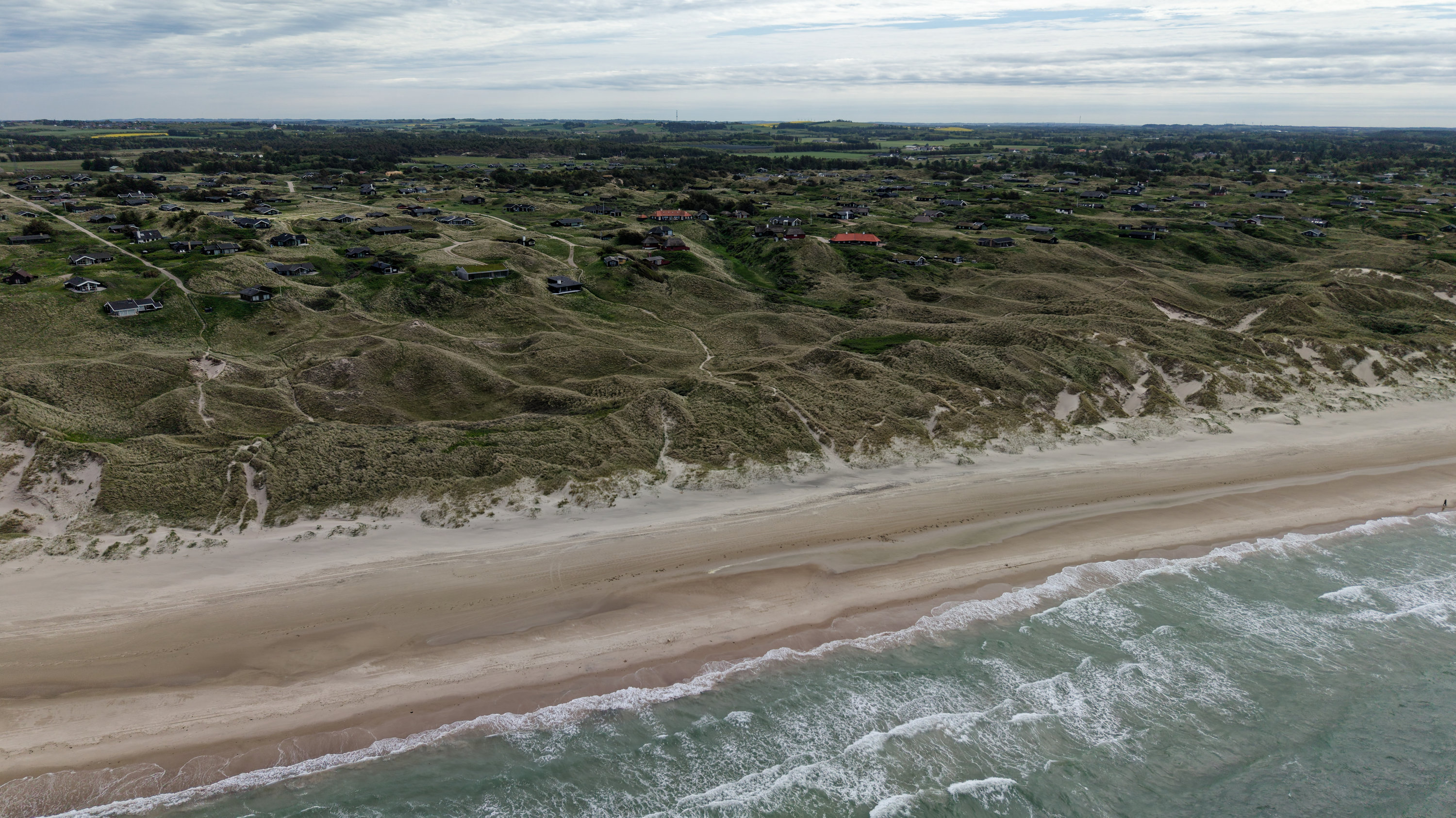 Fremhævet dronefoto billede i fuldskærmstilstand. Billede af Ingeborghusvej 4, Tornby, 9850 Hirtshals