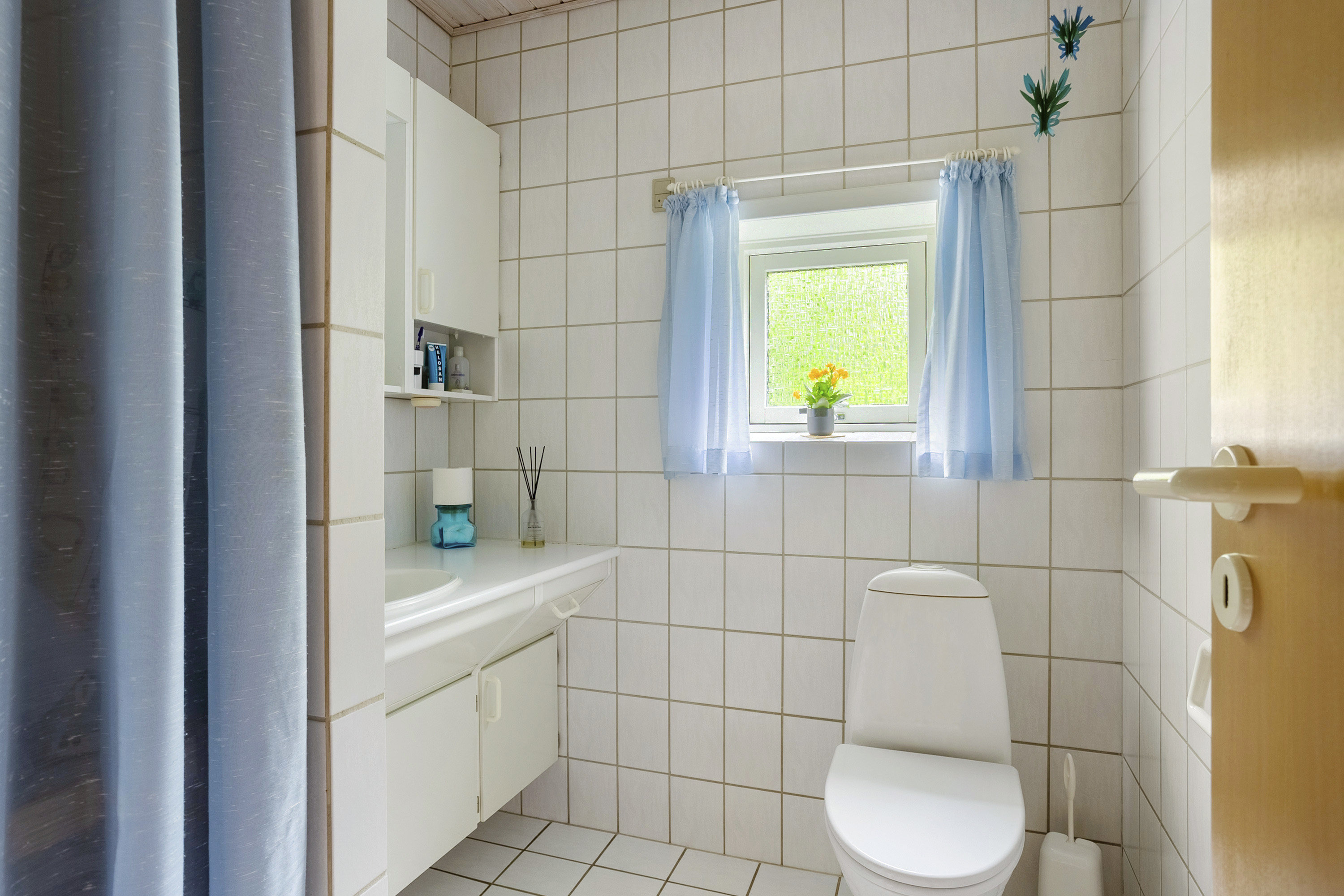 Fremhævet badeværelse billede i fuldskærmstilstand. Billede af Dalgårdsvej 85, 6600 Vejen