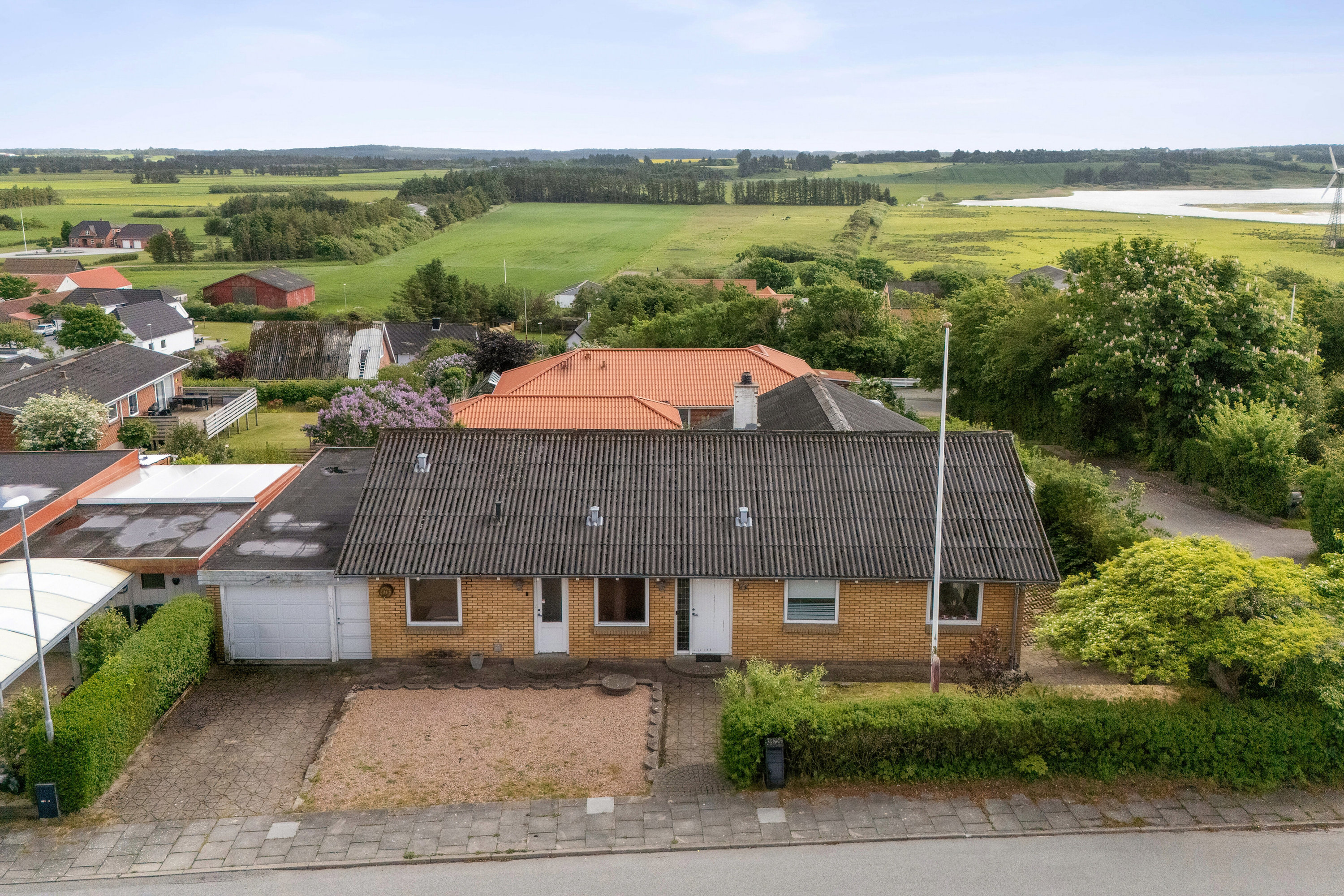 Fremhævet luftfoto billede i fuldskærmstilstand. Billede af Solbakken 11, Ræhr, 7730 Hanstholm