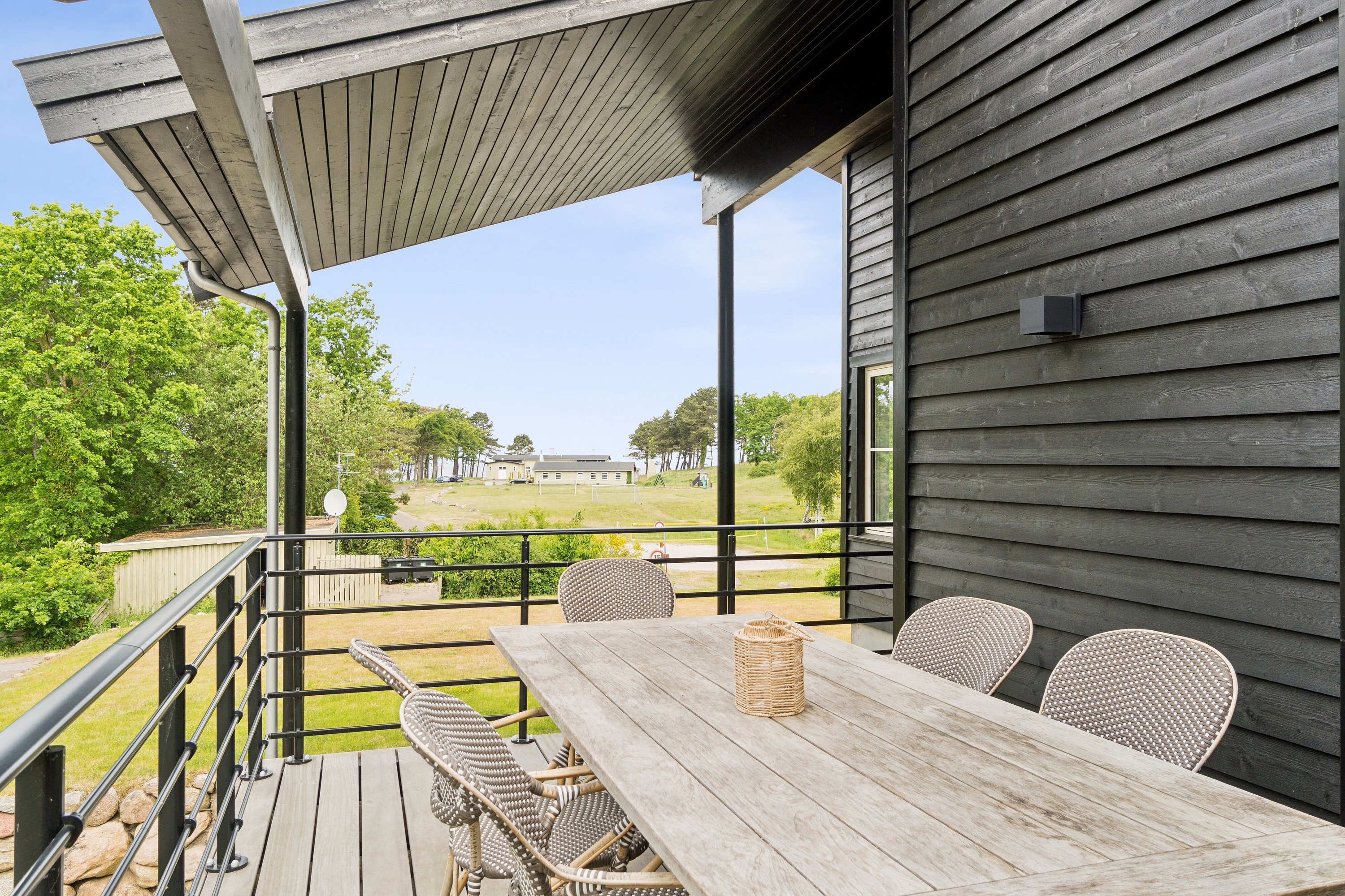 Fremhævet terrasse billede i fuldskærmstilstand. Billede af Solskrænten 1, 3250 Gilleleje