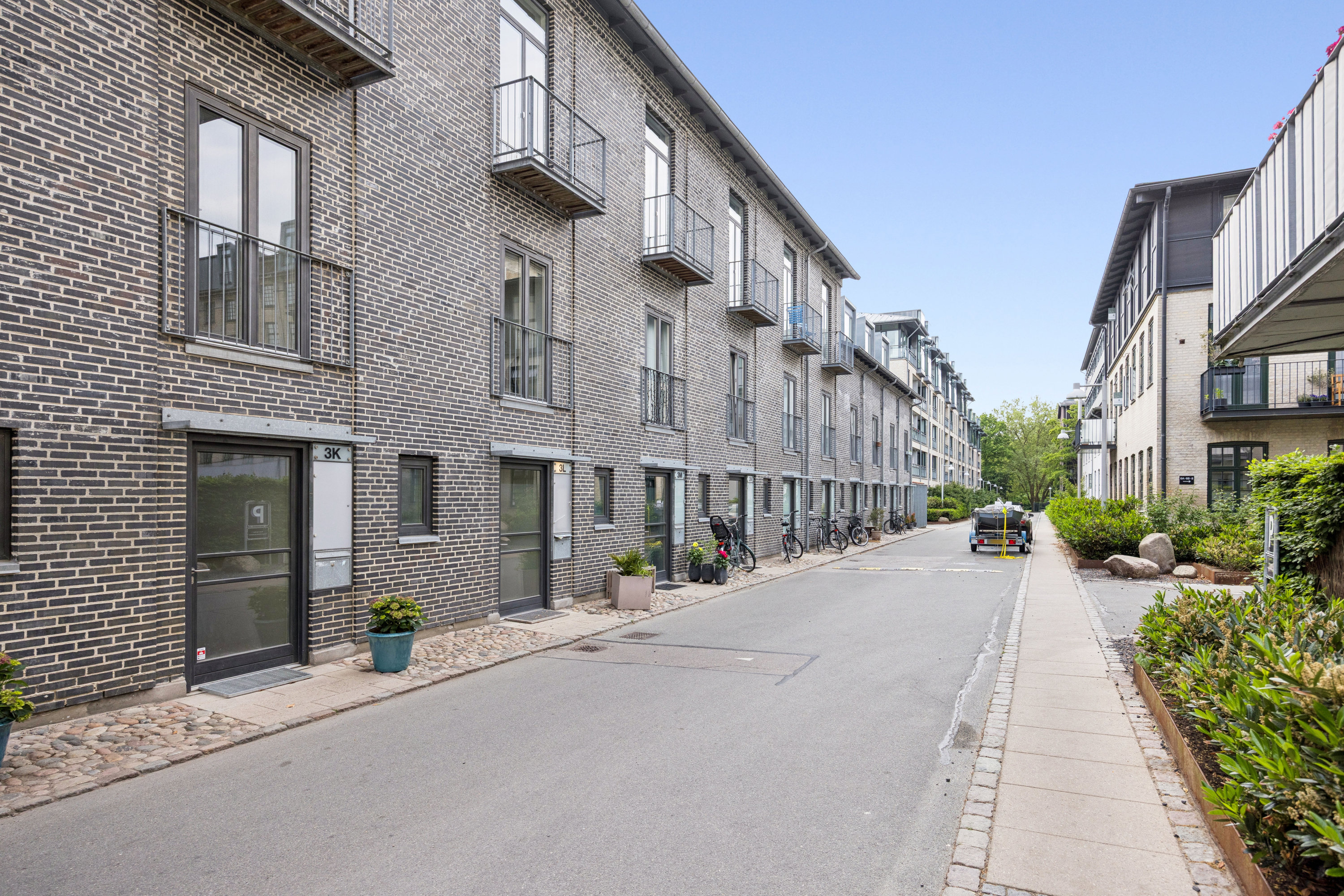 Fremhævet andet billede i fuldskærmstilstand. Billede af Porcelænshaven 3L, 2000 Frederiksberg