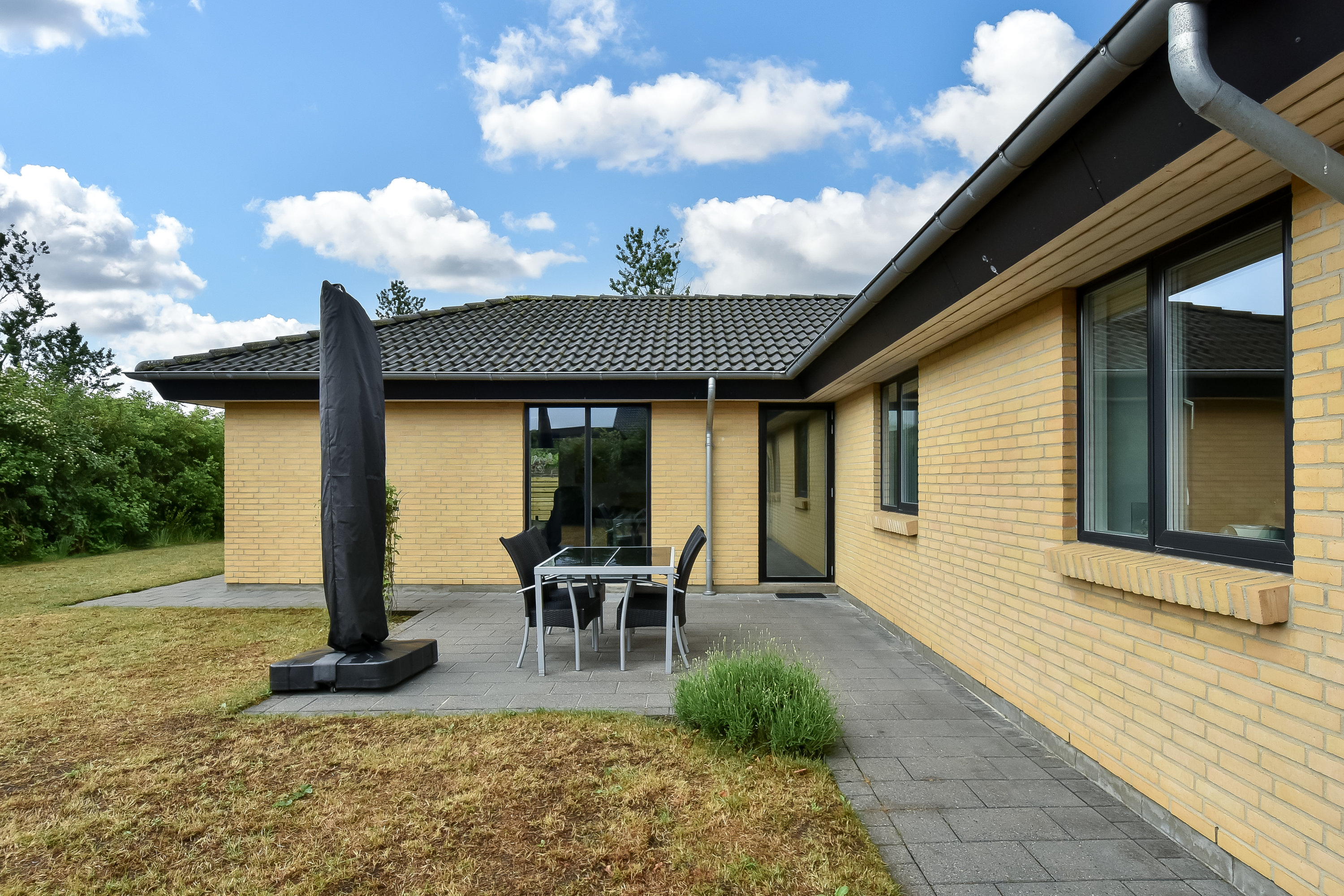 Fremhævet terrasse billede i fuldskærmstilstand. Billede af Frøskovparken 27, Tjørring, 7400 Herning