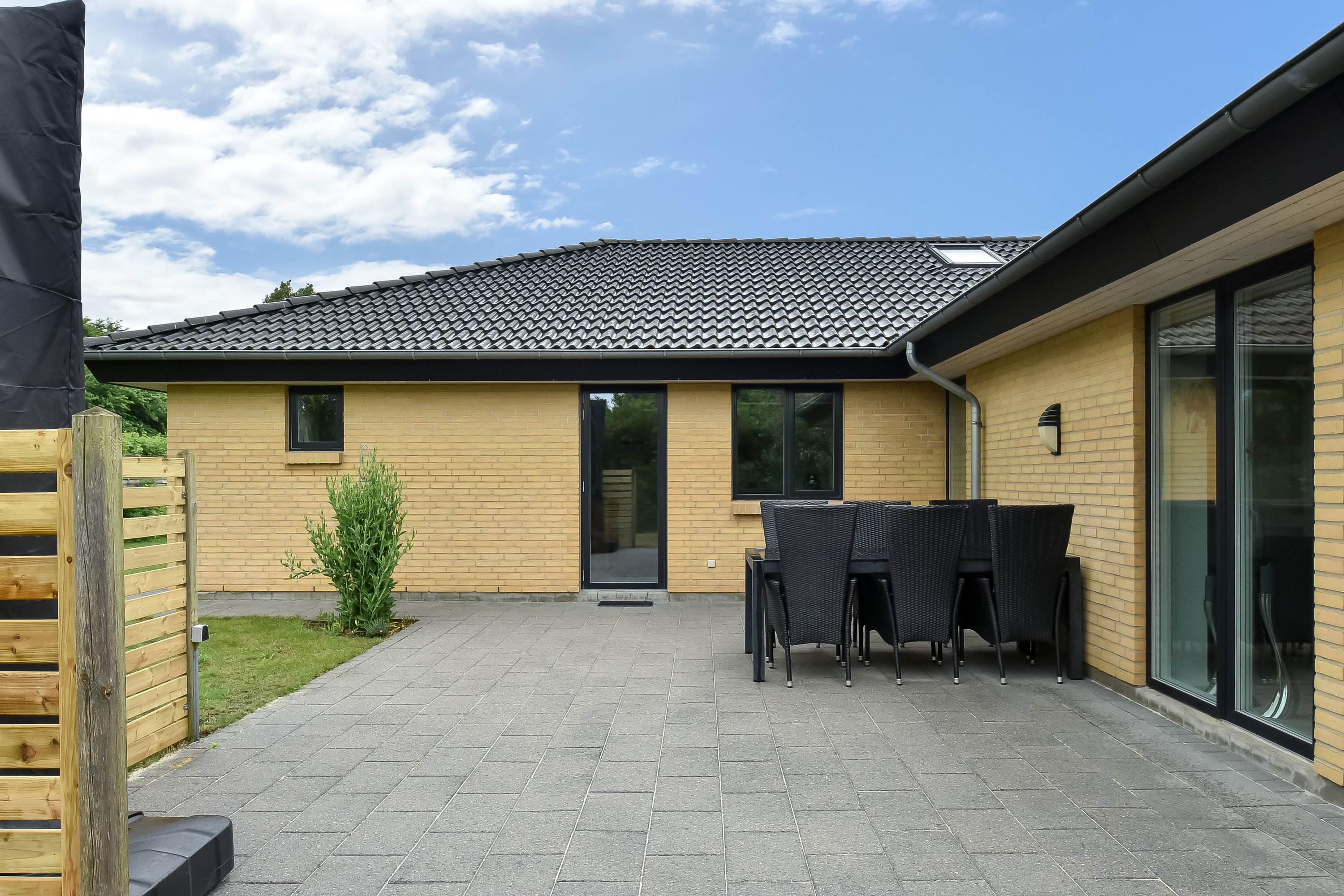Fremhævet terrasse billede i fuldskærmstilstand. Billede af Frøskovparken 27, Tjørring, 7400 Herning