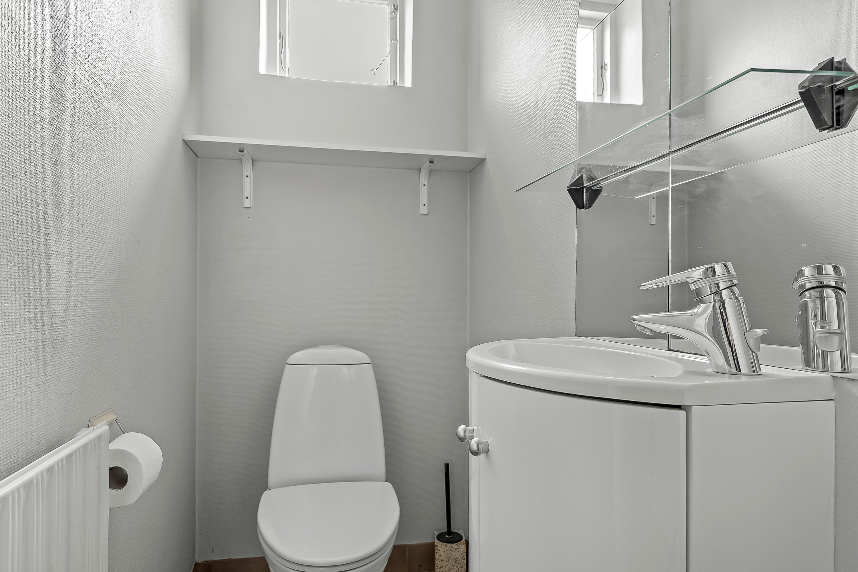 Fremhævet gæstetoilet billede i fuldskærmstilstand. Billede af Liden Gunvers Vej 14, Vinding, 7100 Vejle