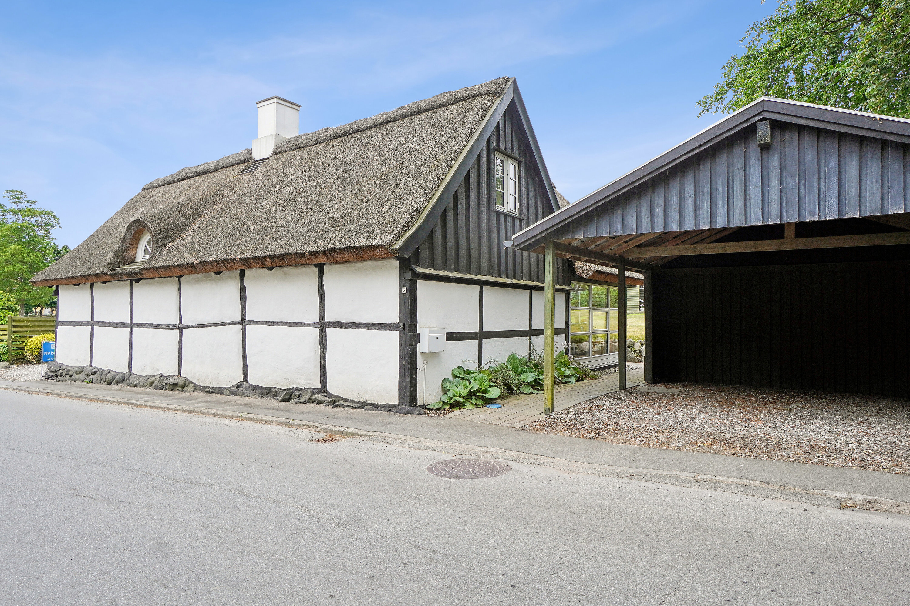 Fremhævet set fra vejen billede i fuldskærmstilstand. Billede af Smedevej 5, Kyndeløse, 4070 Kirke Hyllinge