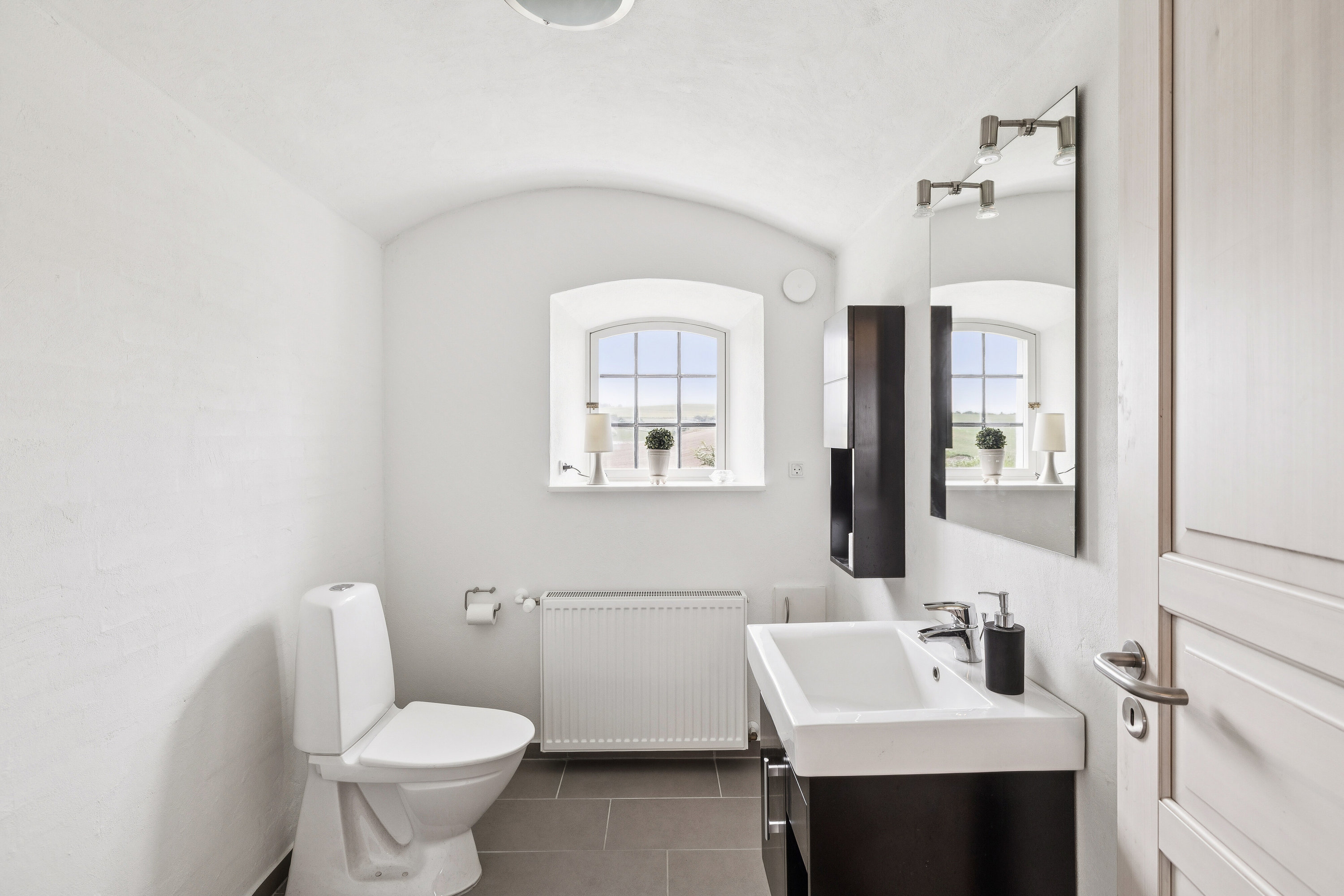 Fremhævet toilet billede i fuldskærmstilstand. Billede af Borrisholtvej 87, 9800 Hjørring