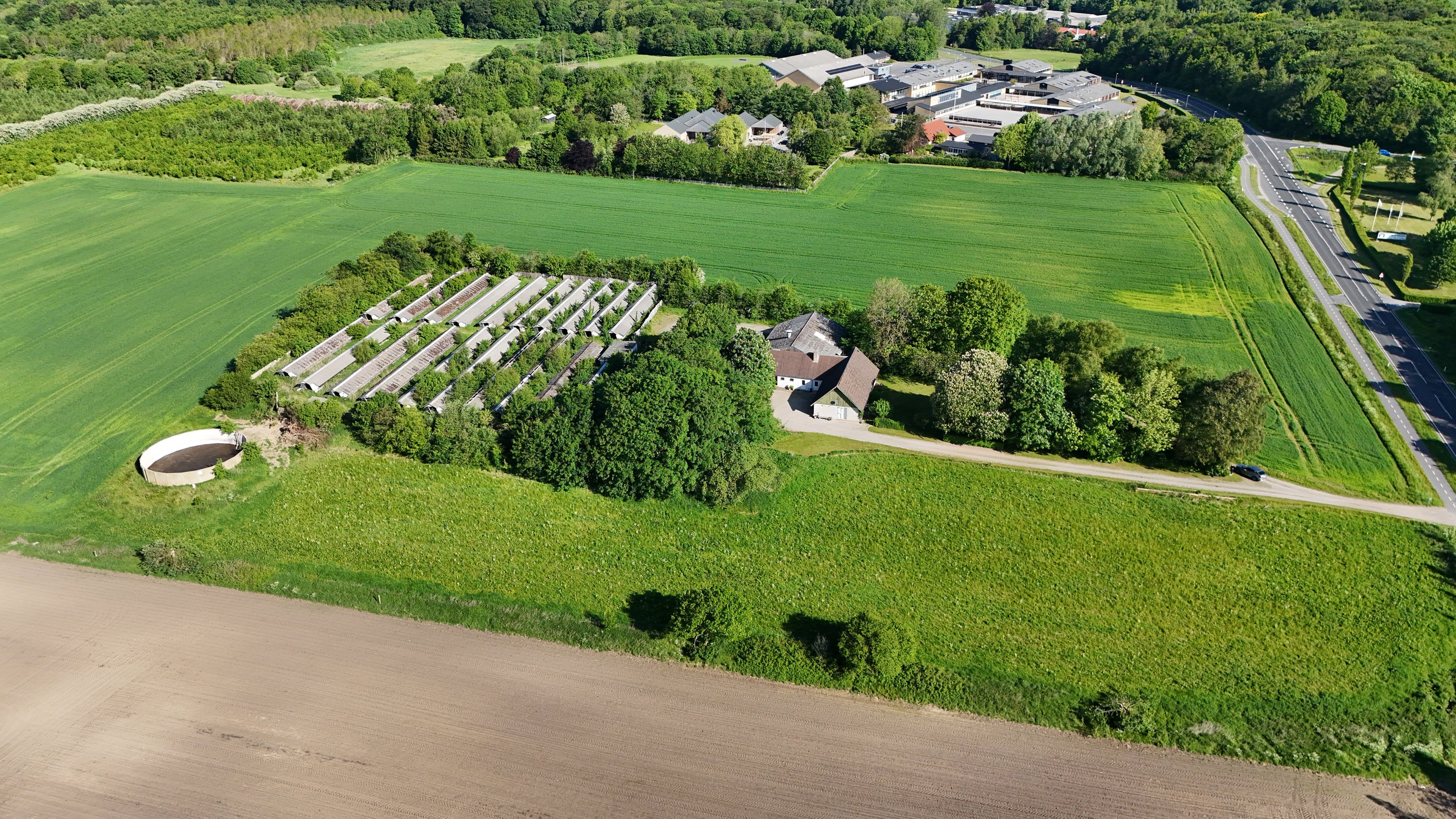 Fremhævet drone1 billede i fuldskærmstilstand. Billede af Løgstørvej 155, 9610 Nørager