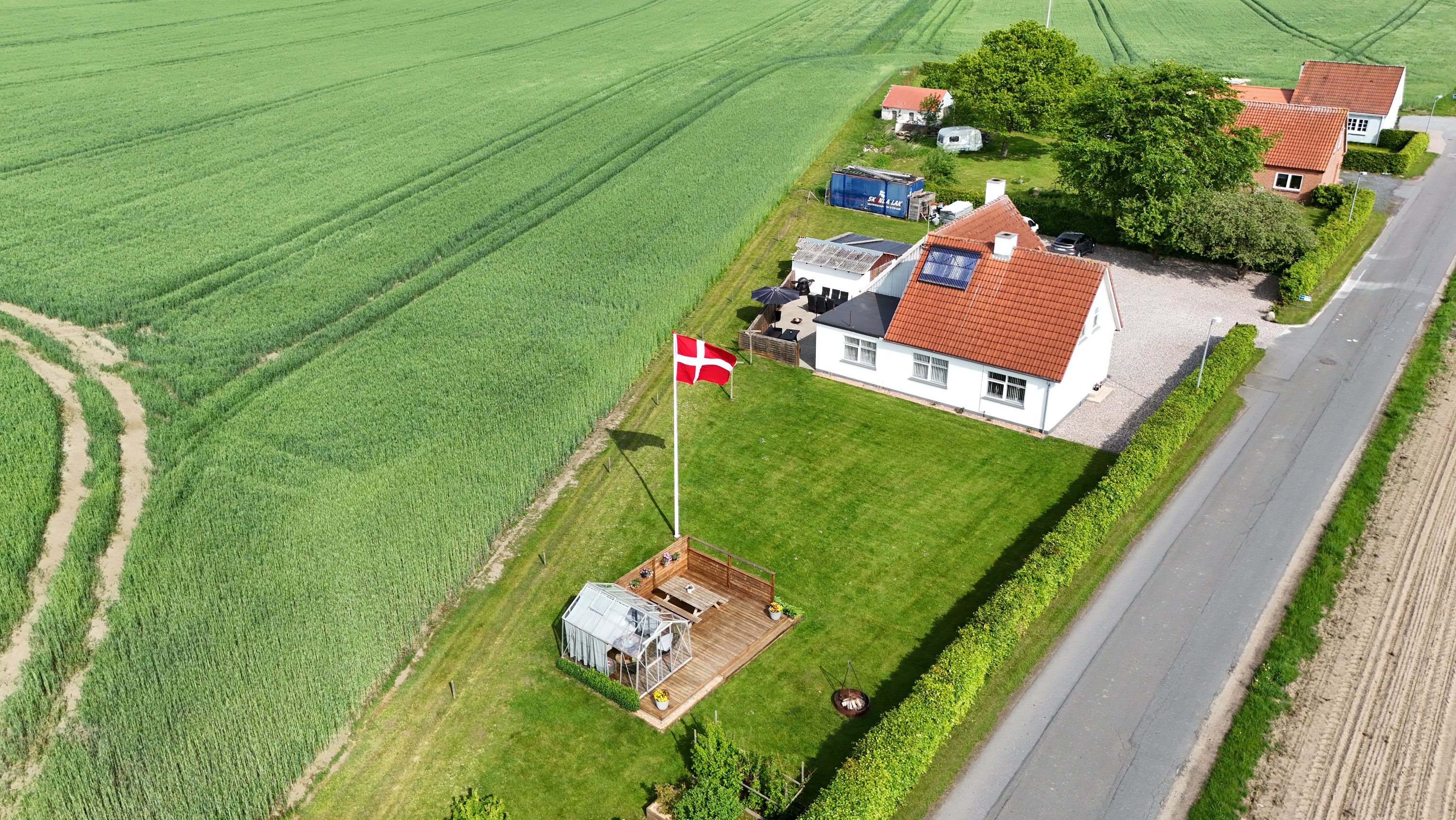 Fremhævet drone billede i fuldskærmstilstand. Billede af Egernvej 13, 9510 Arden