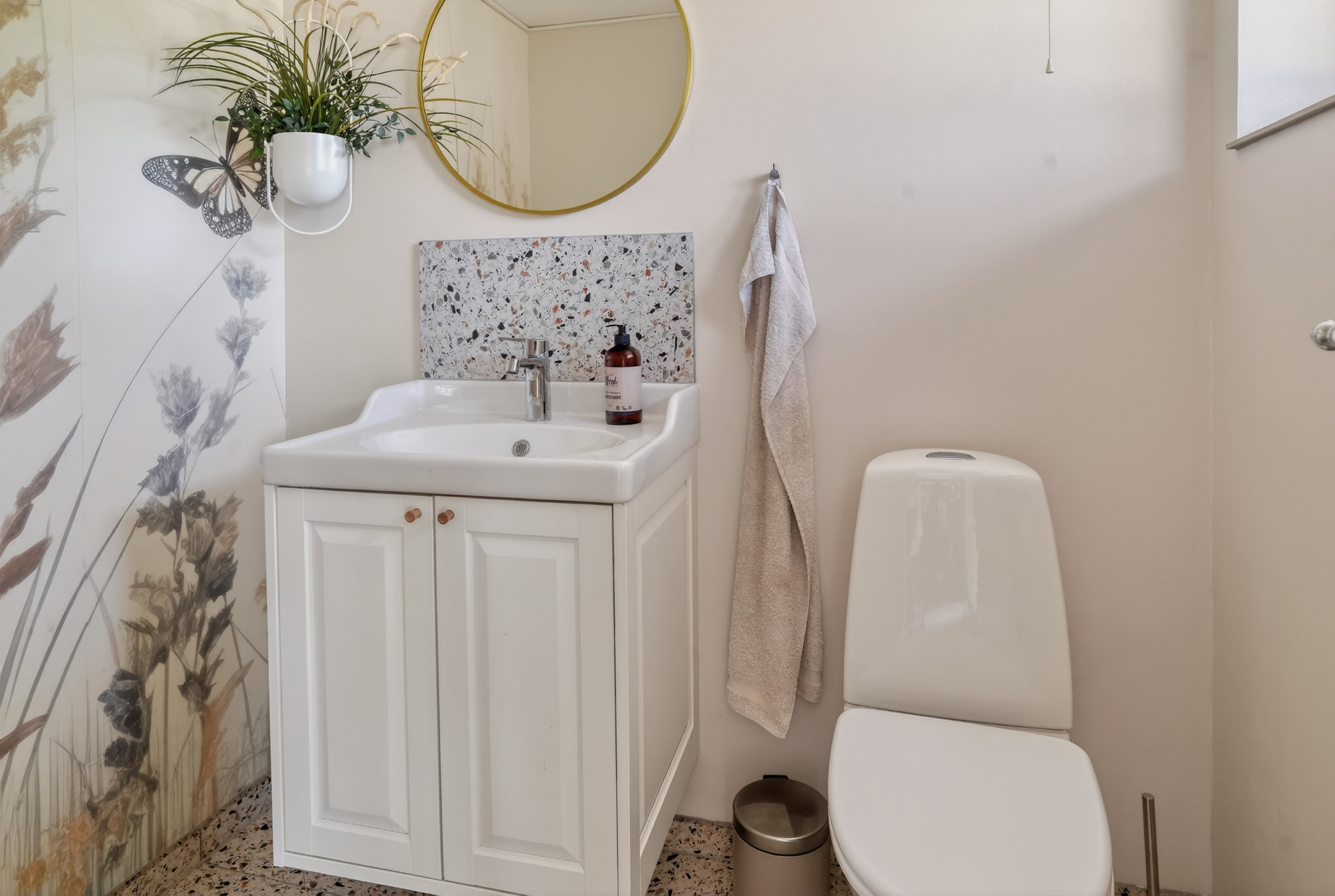 Fremhævet wc billede i fuldskærmstilstand. Billede af Solrød Byvej 44, Solrød, 2680 Solrød Strand