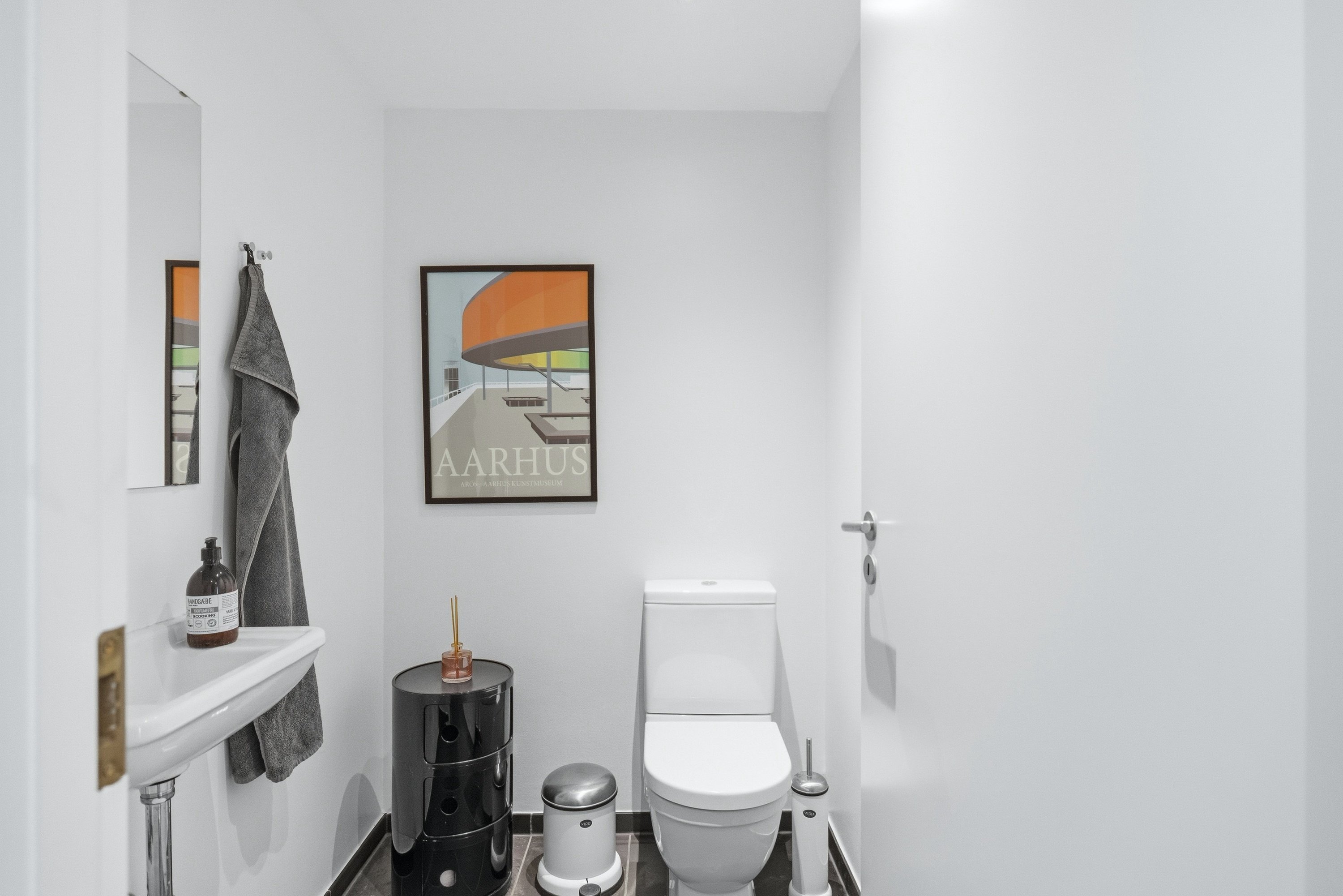 Fremhævet toilet billede i fuldskærmstilstand. Billede af Mustrupvej 159, 8320 Mårslet