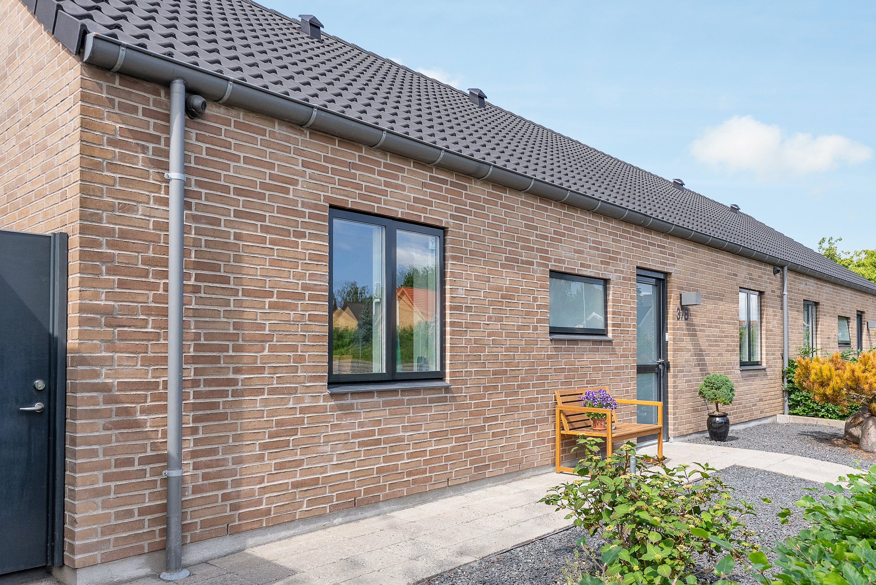 Fremhævet facade billede i fuldskærmstilstand. Billede af Abels Allé 37B, Sanderum, 5250 Odense SV