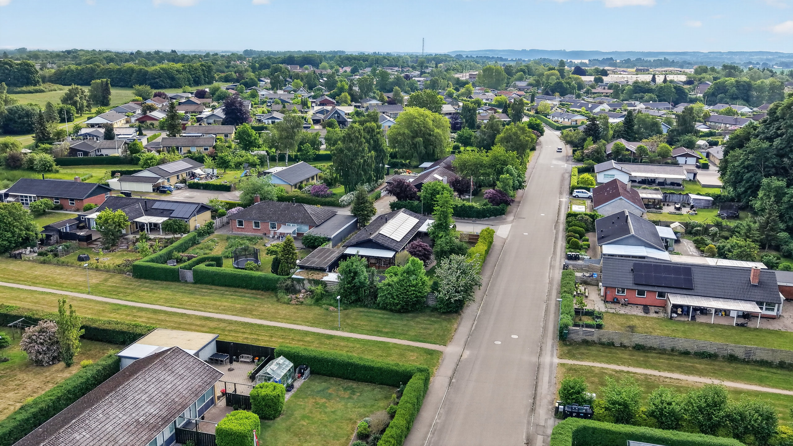 Fremhævet luftfoto billede i fuldskærmstilstand. Billede af Ryttervænget 1, 4390 Vipperød