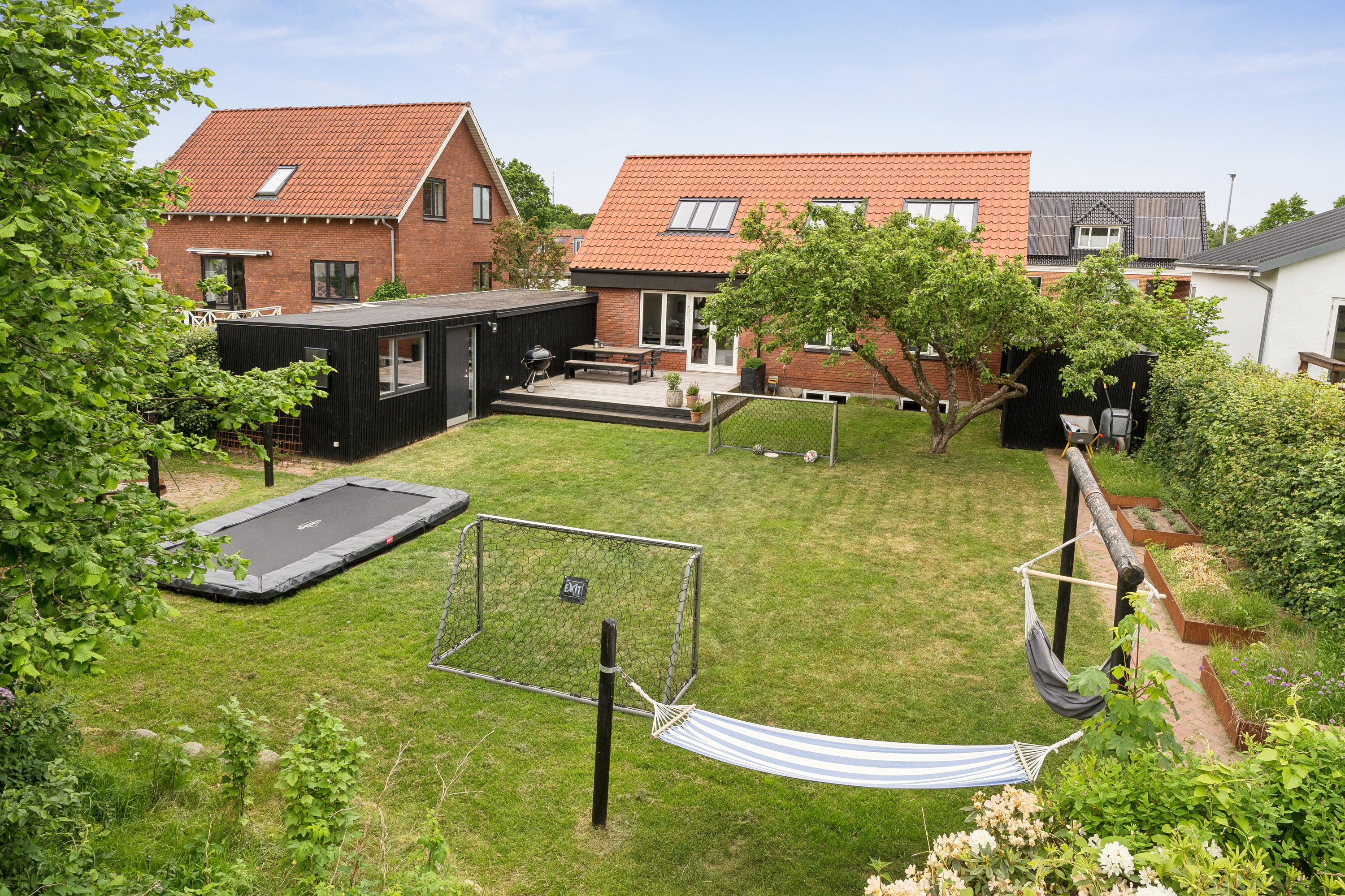 Fremhævet set fra haven billede i fuldskærmstilstand. Billede af Vestre Allé 23, 8600 Silkeborg