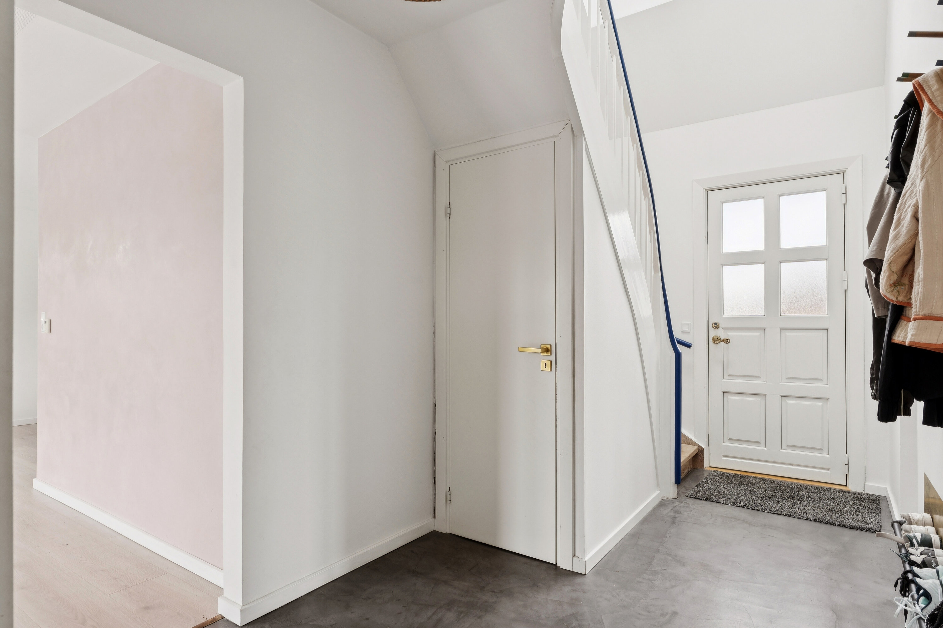 Fremhævet hall billede i fuldskærmstilstand. Billede af Vestre Allé 23, 8600 Silkeborg