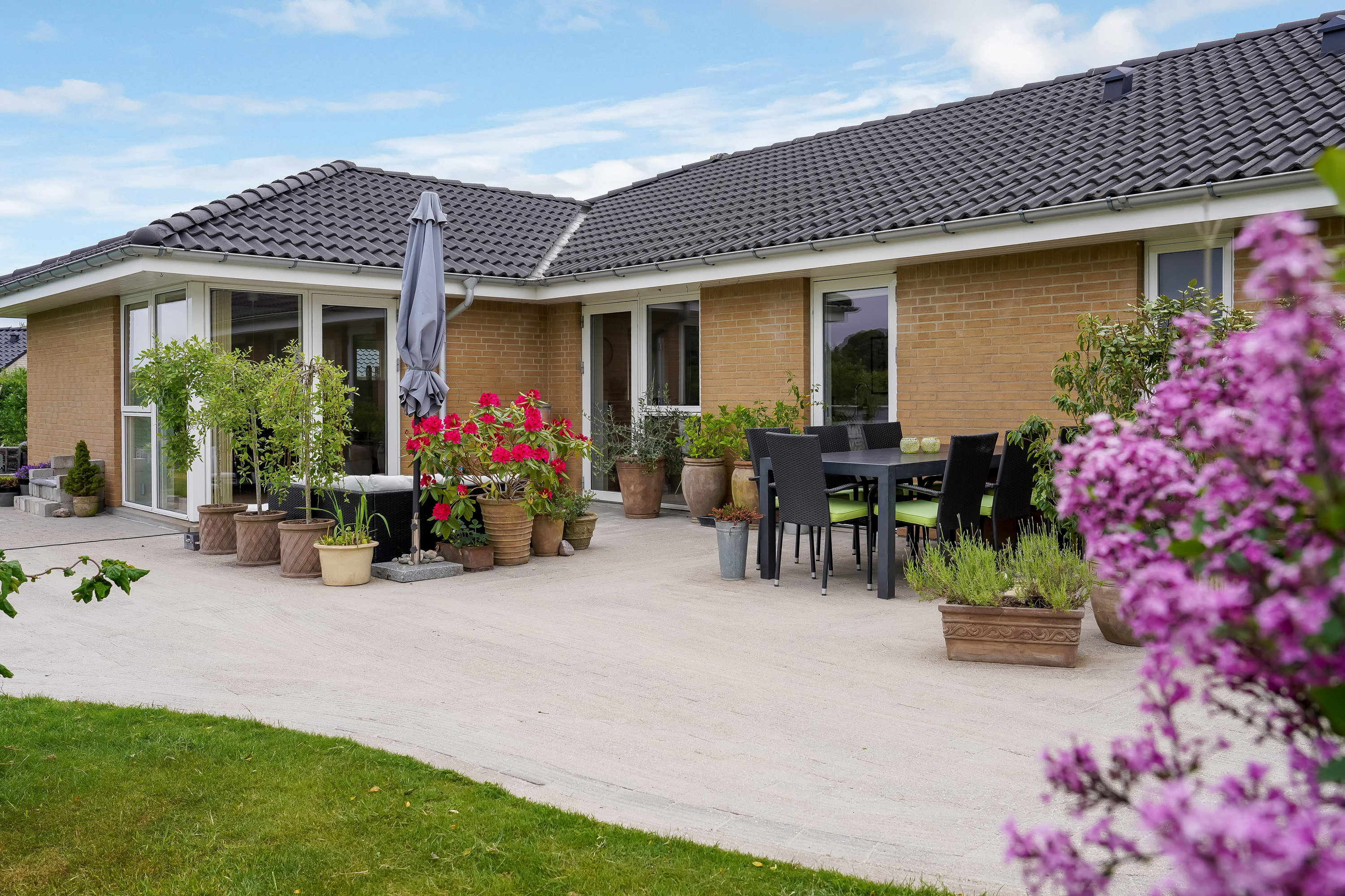 Fremhævet terrasse billede i fuldskærmstilstand. Billede af Bytoften 27, Sdr Vissing, 8740 Brædstrup