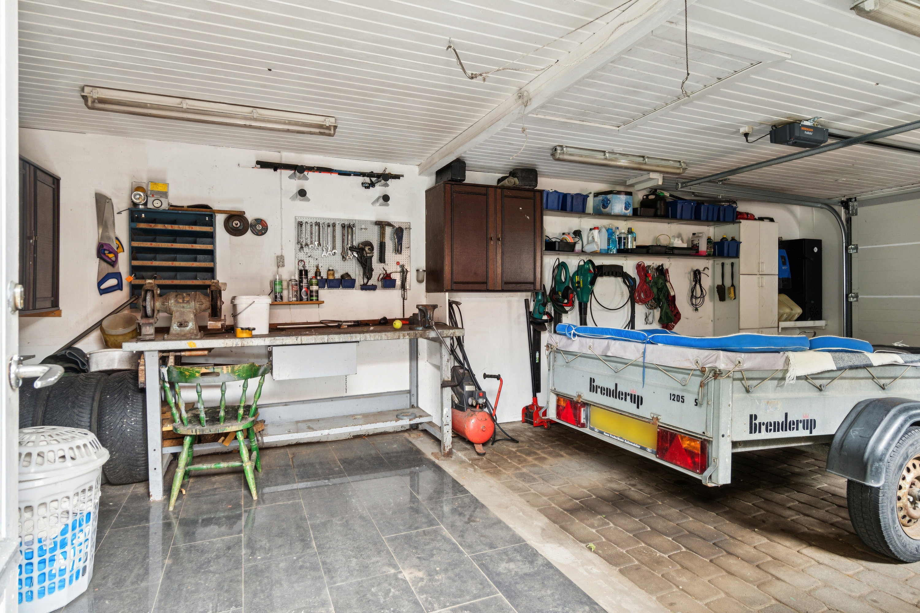 Fremhævet garage billede i fuldskærmstilstand. Billede af Lavendelvej 42, 4470 Svebølle