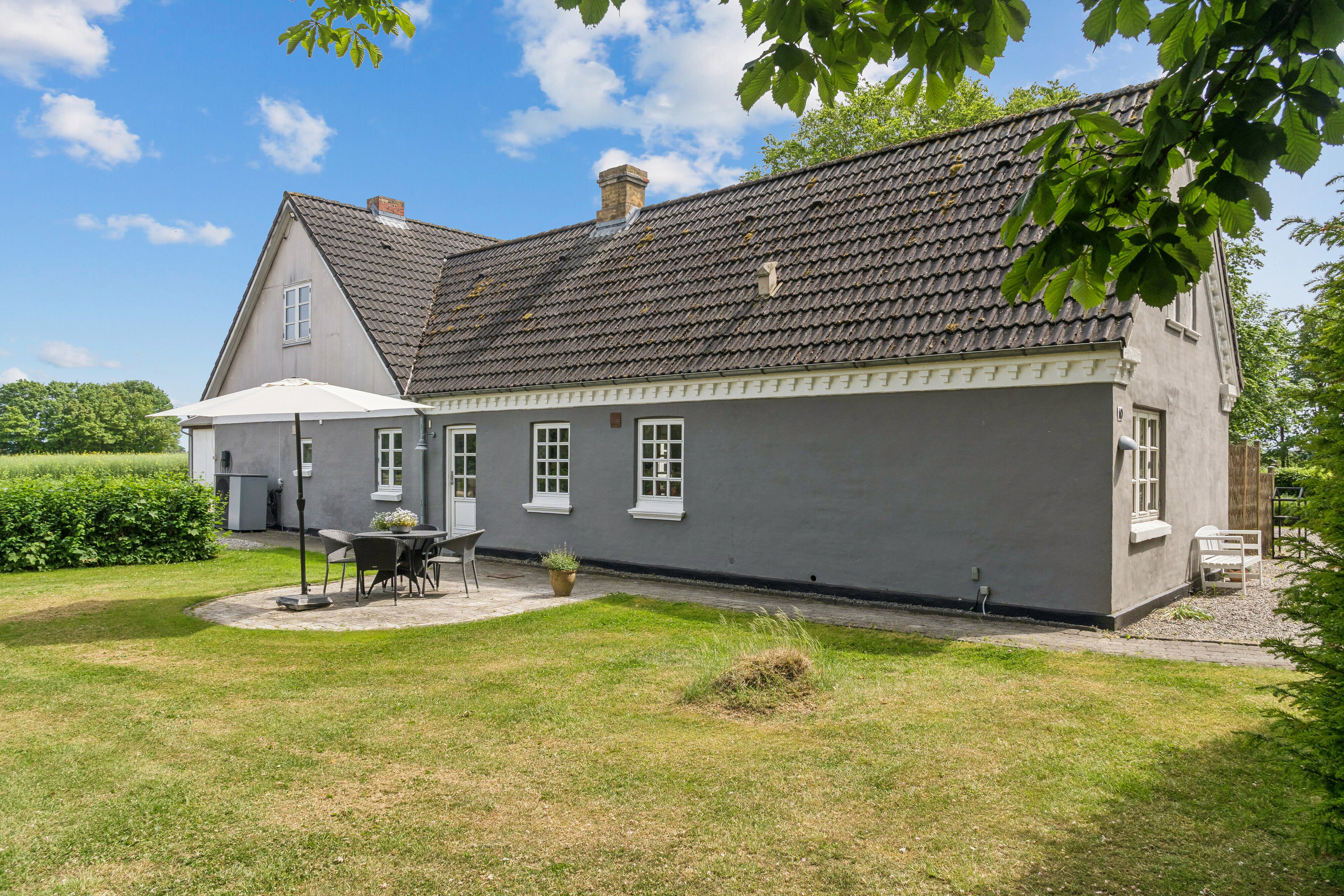 Fremhævet set fra haven billede i fuldskærmstilstand. Billede af Balskildevej 10, Ballen, 8355 Solbjerg