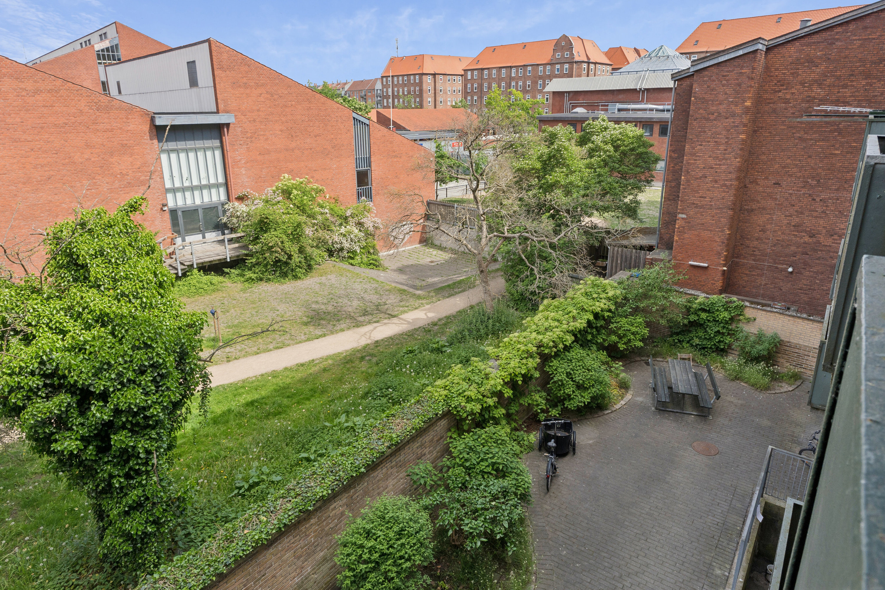 Fremhævet udendørs billede i fuldskærmstilstand. Billede af Frankrigsgade 29, 2. tv., 2300 København S