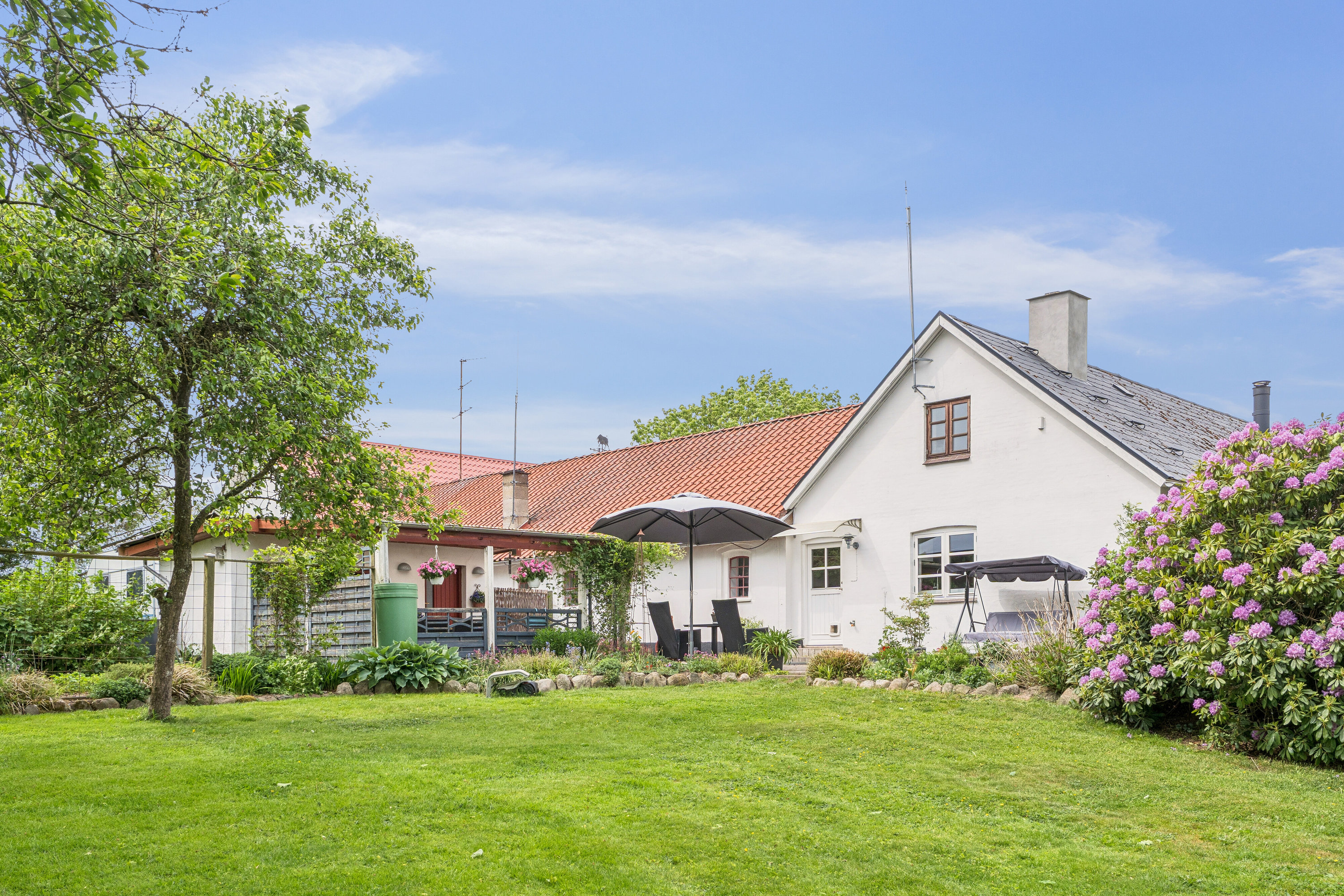 Fremhævet set fra haven billede i fuldskærmstilstand. Billede af Viborgvej 111, 8600 Silkeborg