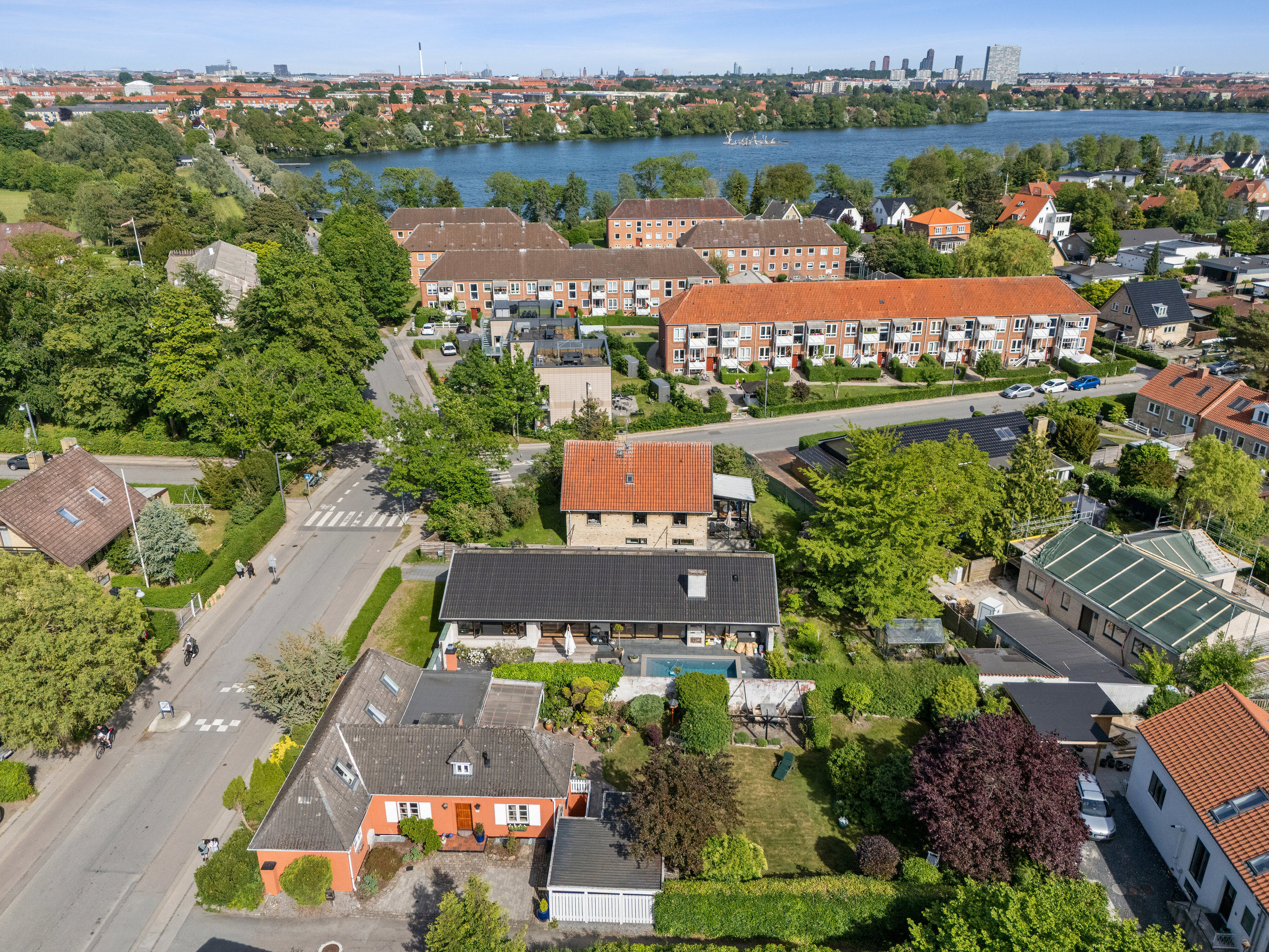 Fremhævet luftfoto billede i fuldskærmstilstand. Billede af Elvergårdsvej 12A, 2610 Rødovre
