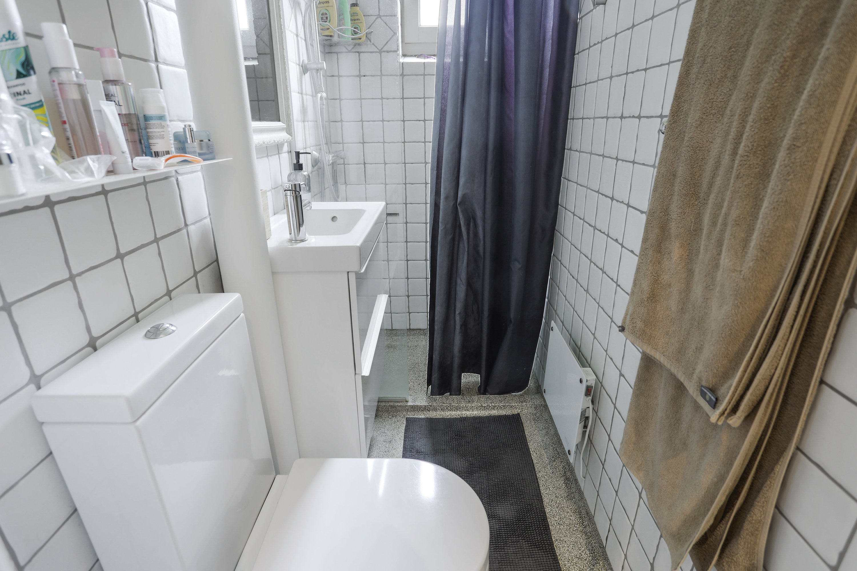 Fremhævet badeværelse billede i fuldskærmstilstand. Billede af Helmer Søgårds Alle 31, st.. tv., 2770 Kastrup