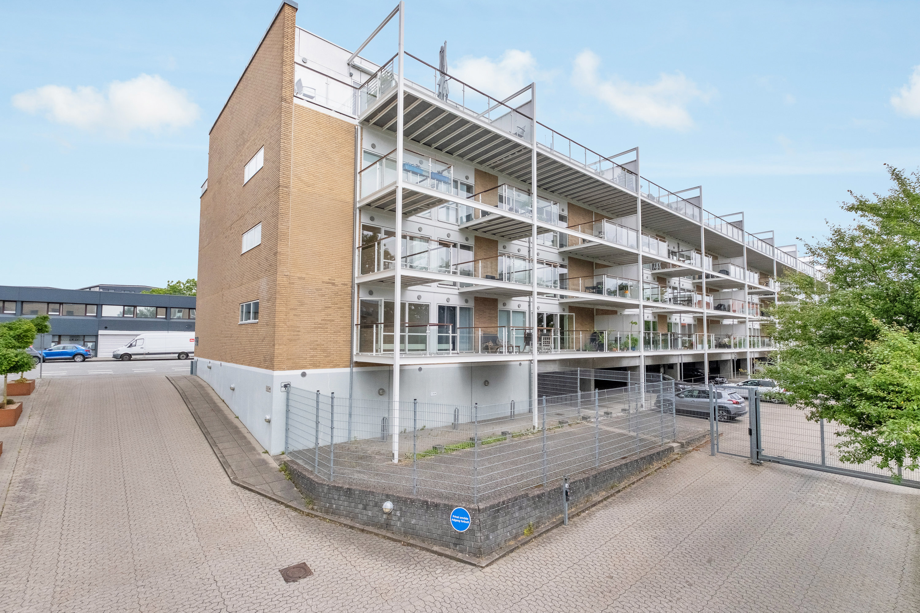 Fremhævet facade billede i fuldskærmstilstand. Billede af Ryhavevej 5C, st.. th., Hasle, 8210 Aarhus V