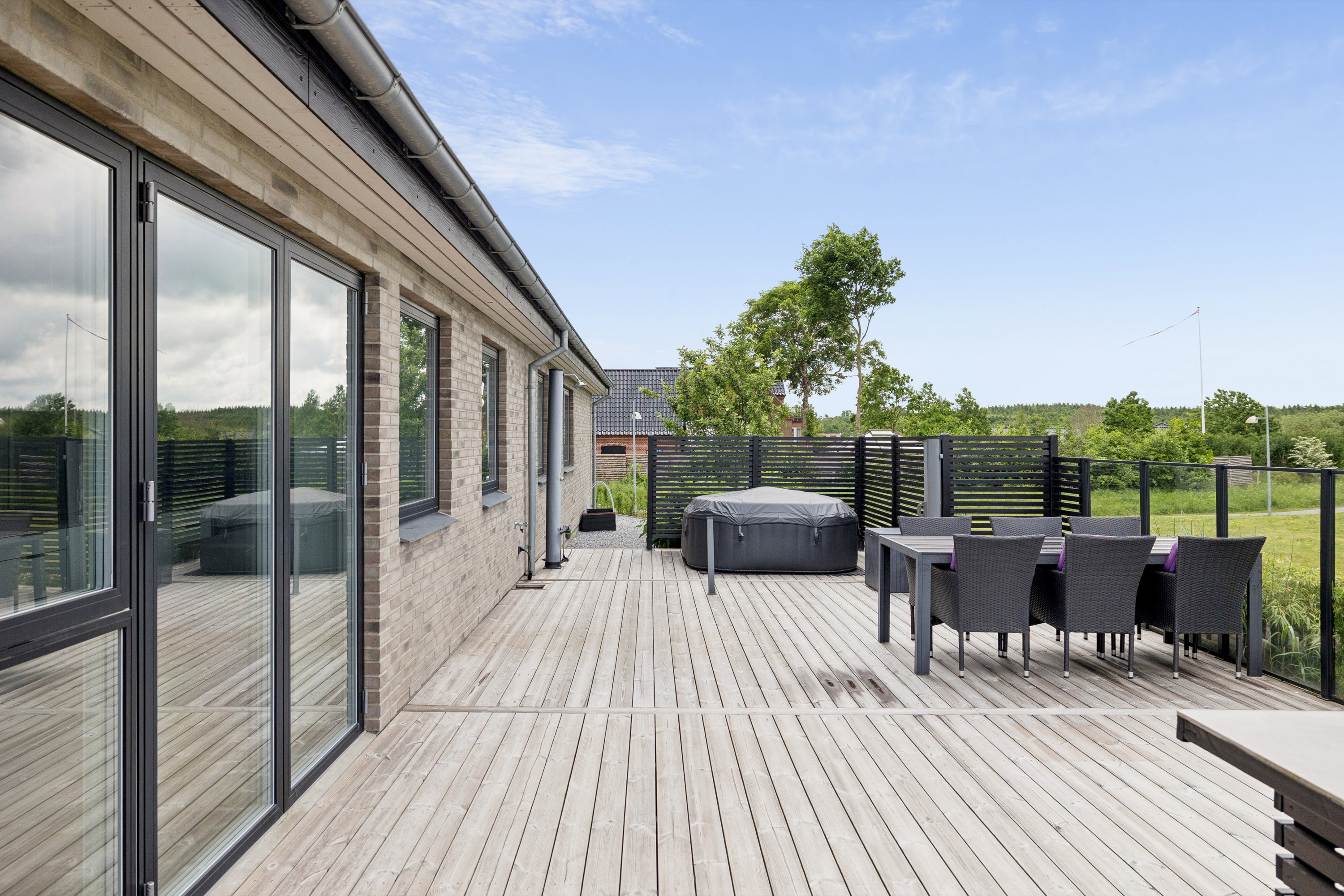 Fremhævet terrasse billede i fuldskærmstilstand. Billede af Følfodhøjen 30, Gram, 8660 Skanderborg