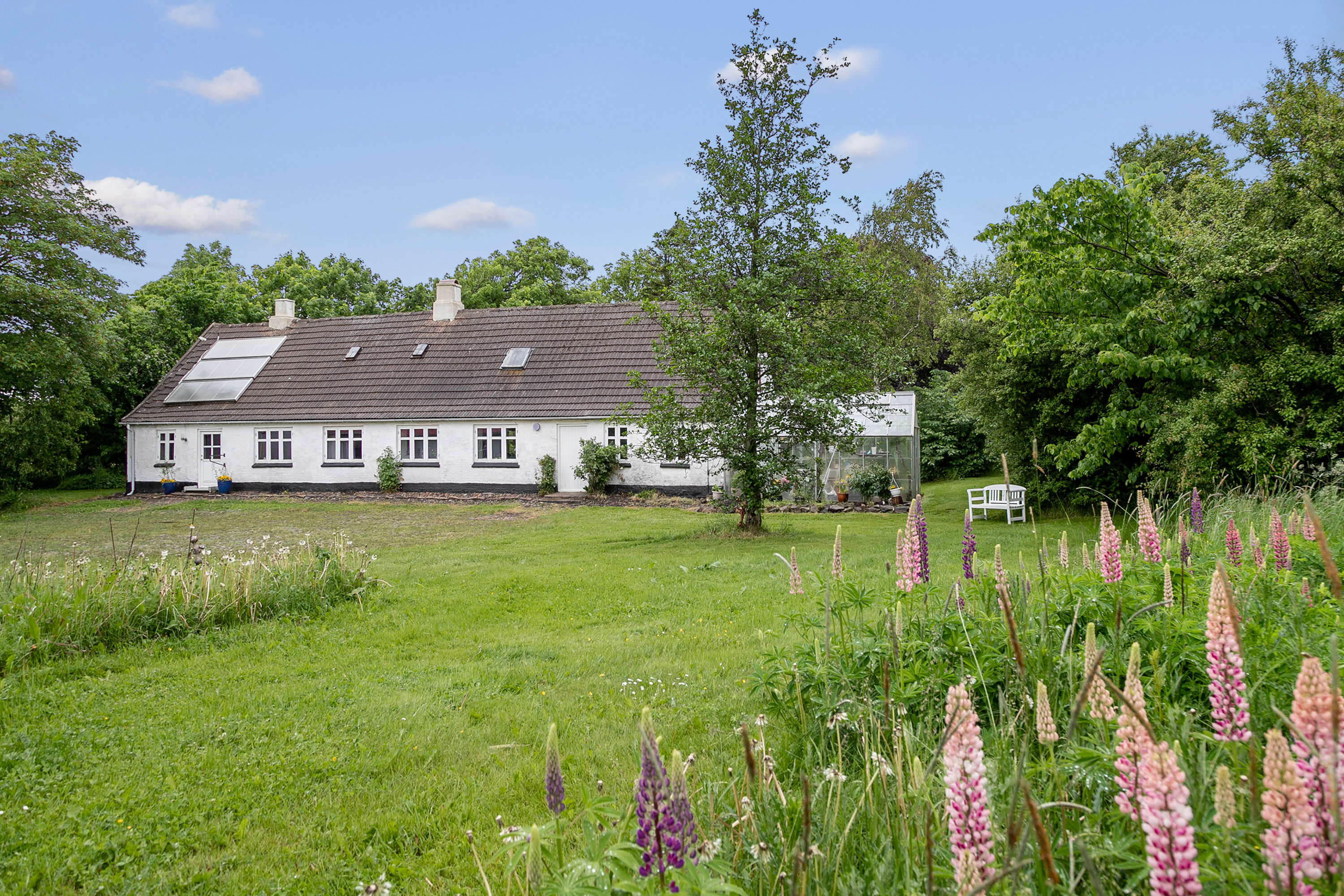 Fremhævet facade billede i fuldskærmstilstand. Billede af Hedegårdsvej 25, Em, 9760 Vrå