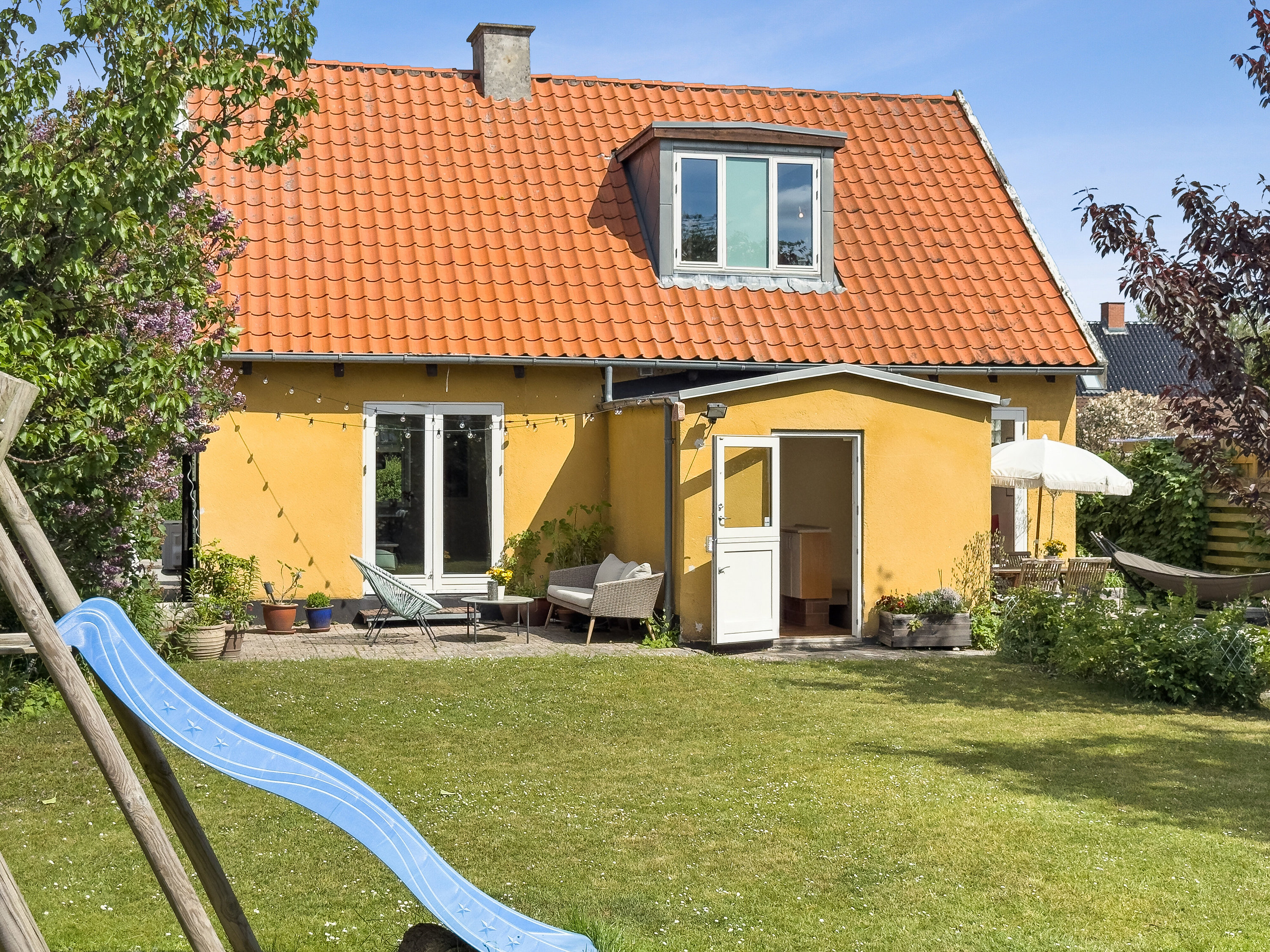 Fremhævet set fra haven billede i fuldskærmstilstand. Billede af Ceylonvej 32, 2300 København S