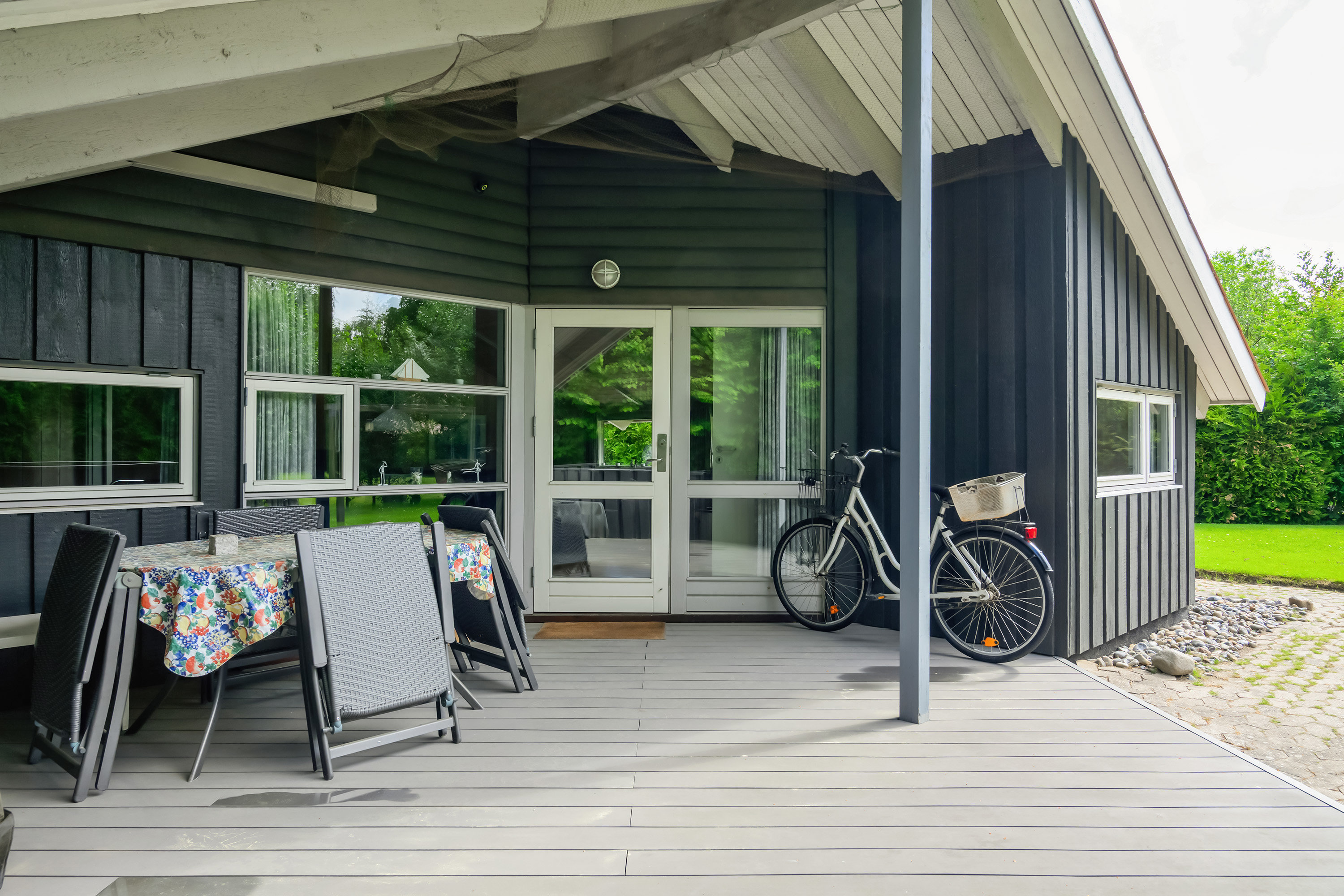 Fremhævet overdækket terrasse billede i fuldskærmstilstand. Billede af Mimosevej 7B, 4873 Væggerløse