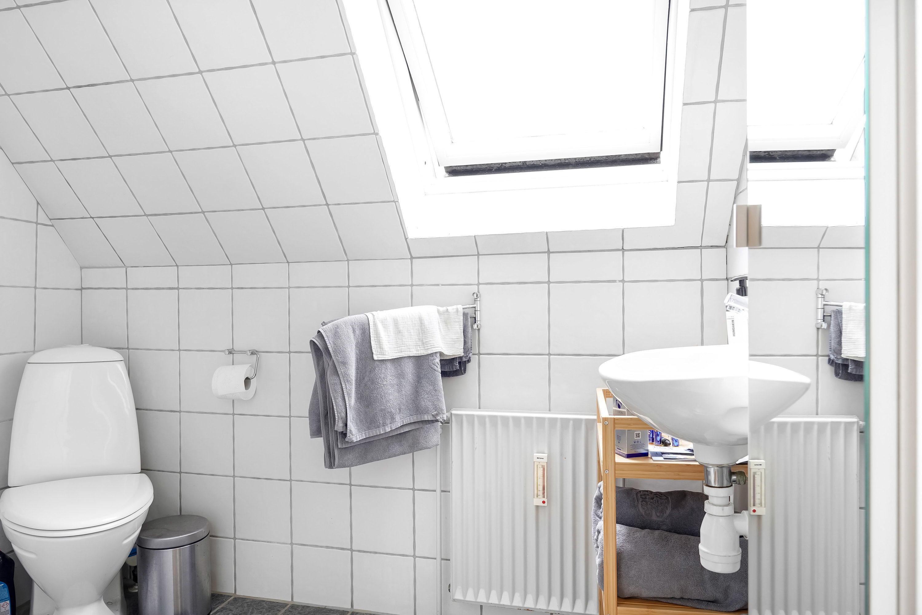 Fremhævet toilet billede i fuldskærmstilstand. Billede af Hjallesevej 11, 1., 5000 Odense C