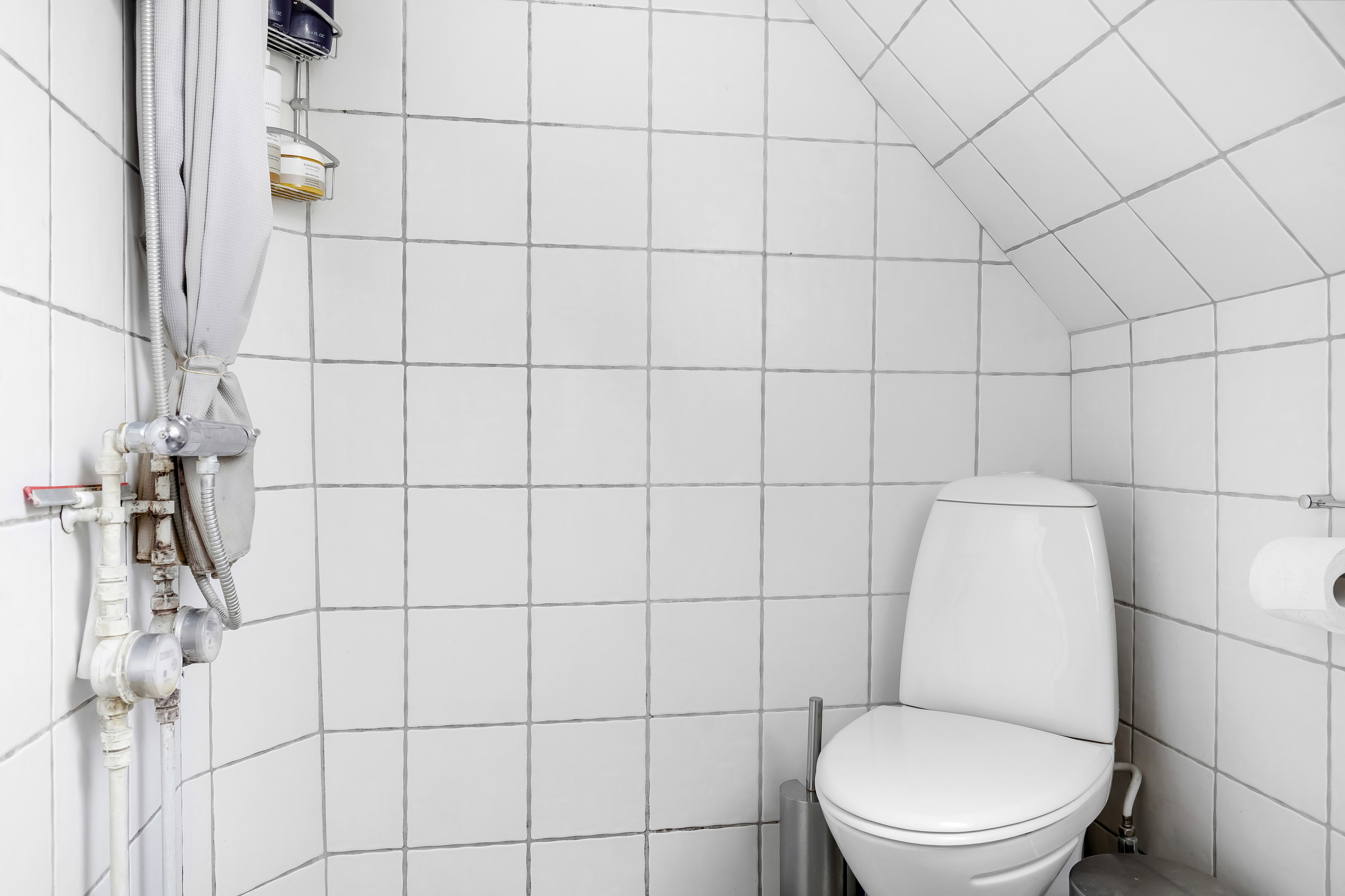 Fremhævet toilet billede i fuldskærmstilstand. Billede af Hjallesevej 11, 1., 5000 Odense C