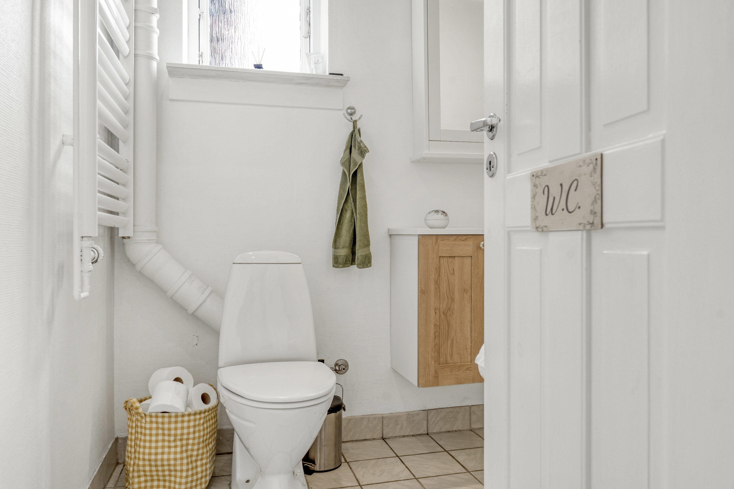Fremhævet toilet billede i fuldskærmstilstand. Billede af Nyborgvej 322, 5220 Odense SØ