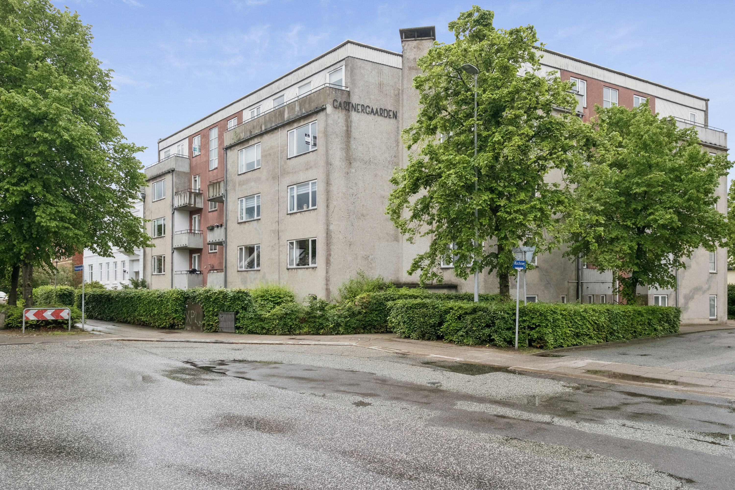 Fremhævet facade billede i fuldskærmstilstand. Billede af Prinsensgade 2, 3. tv., 9800 Hjørring