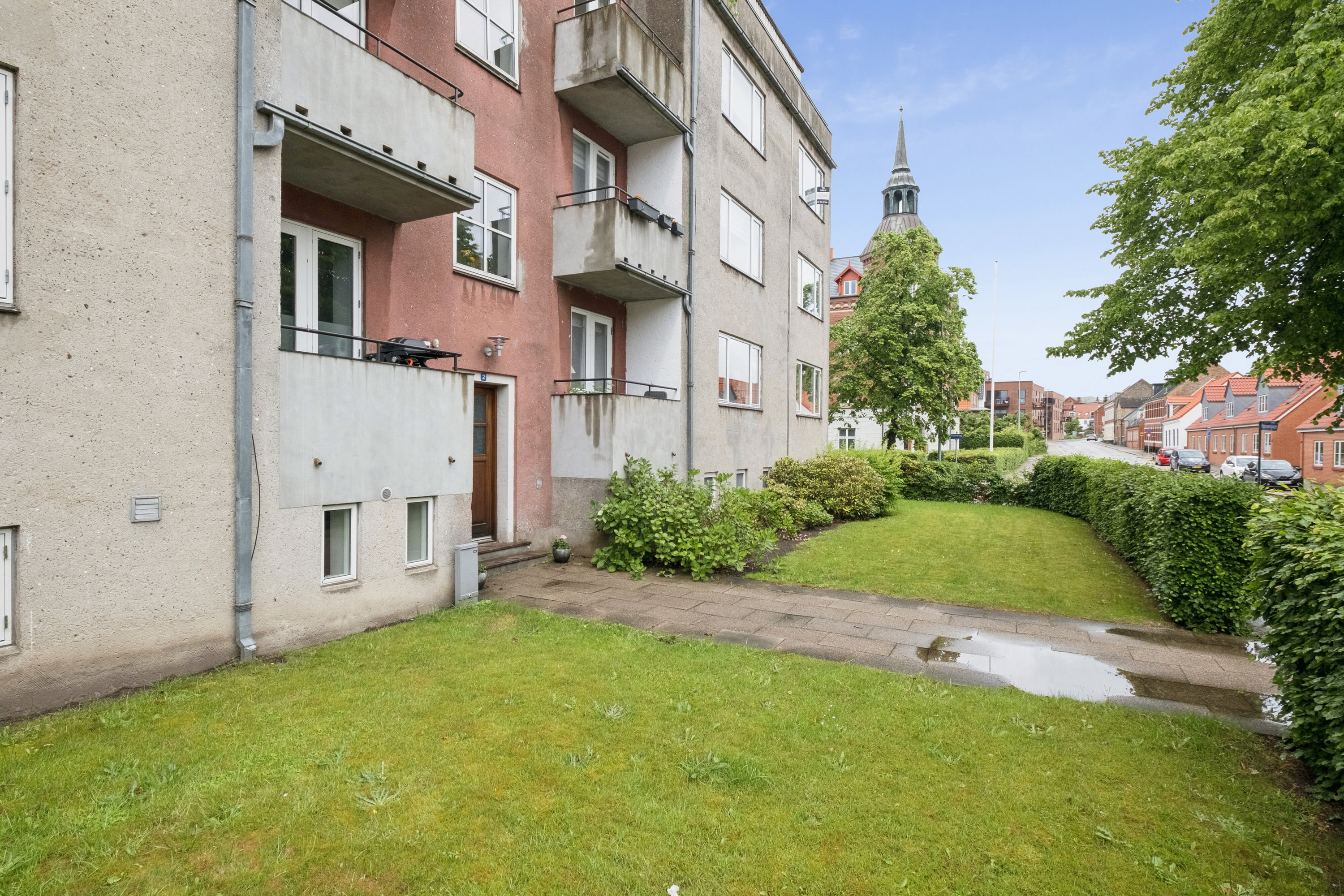 Fremhævet facade billede i fuldskærmstilstand. Billede af Prinsensgade 2, 3. tv., 9800 Hjørring