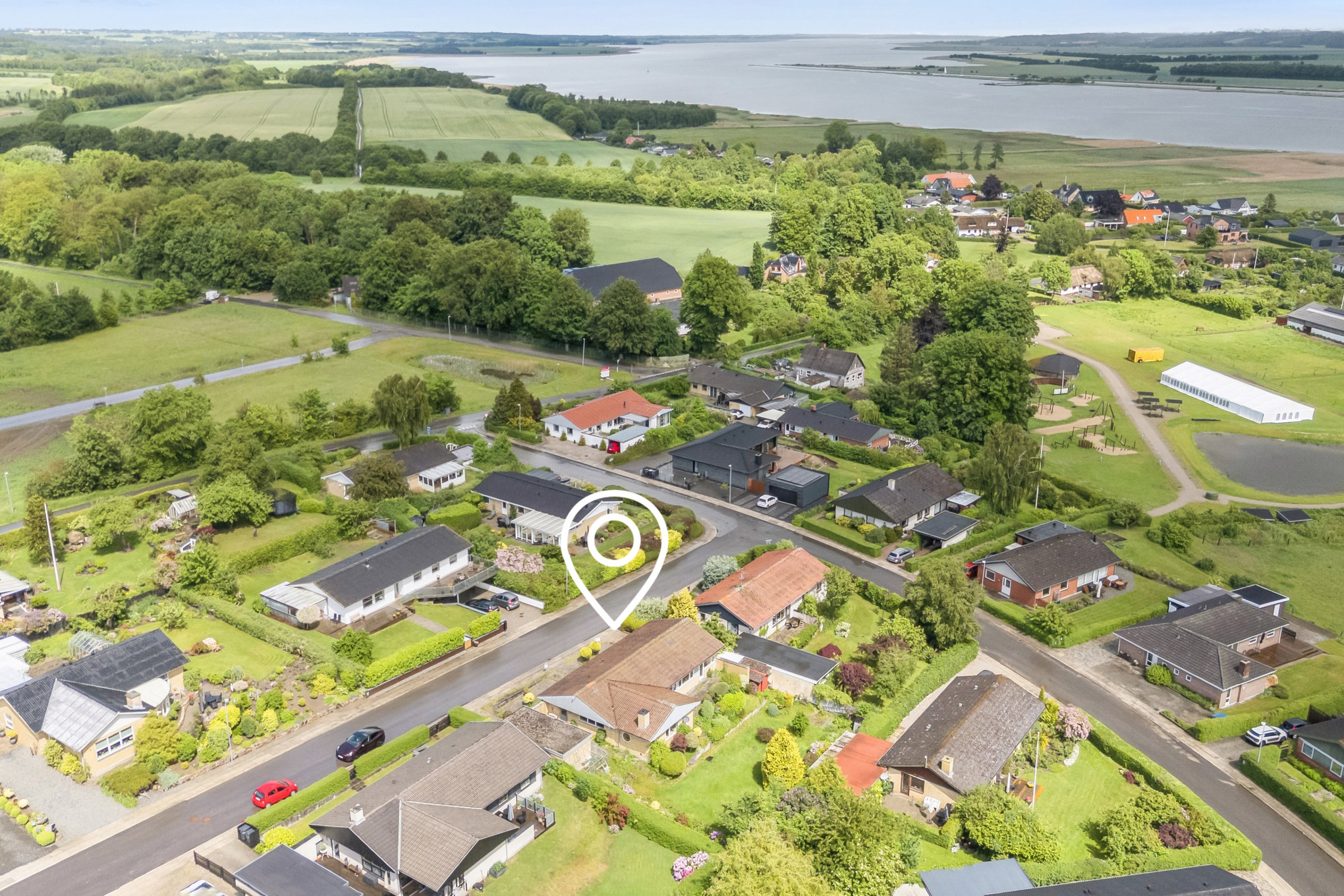 Fremhævet luftfoto billede i fuldskærmstilstand. Billede af Fjordbakken 50, Mellerup, 8930 Randers NØ